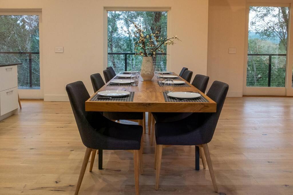 Modern Wine Country Home on 10 acres with vineyard