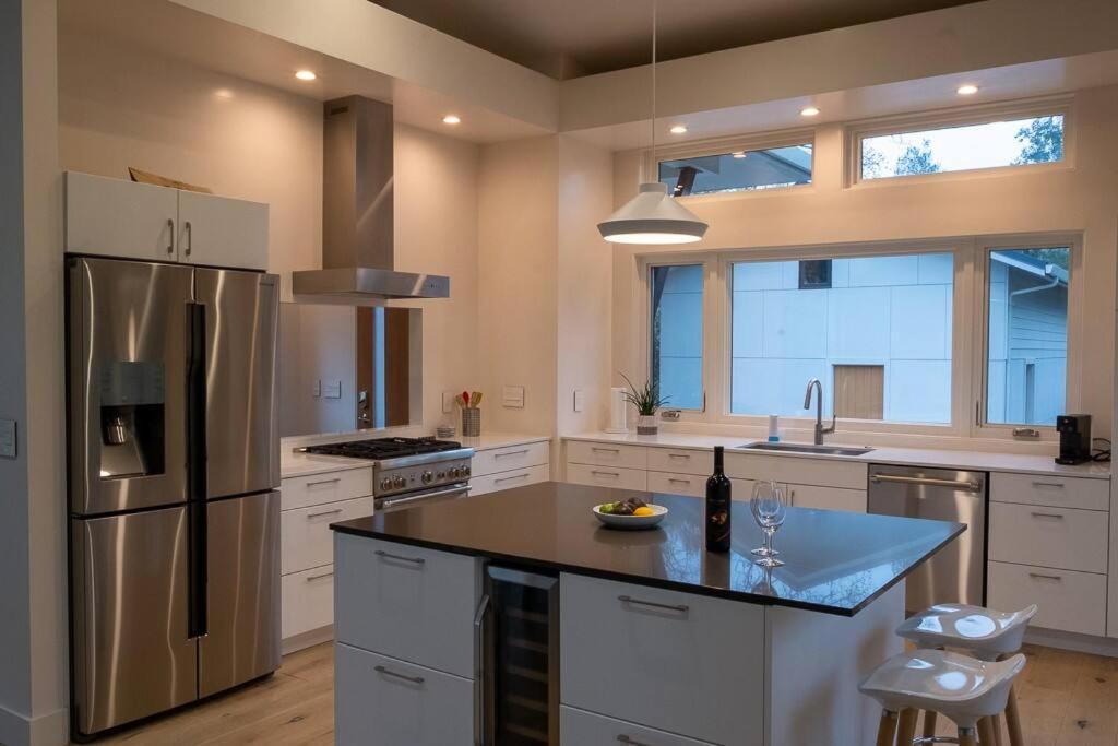Modern Wine Country Home on 10 acres with vineyard