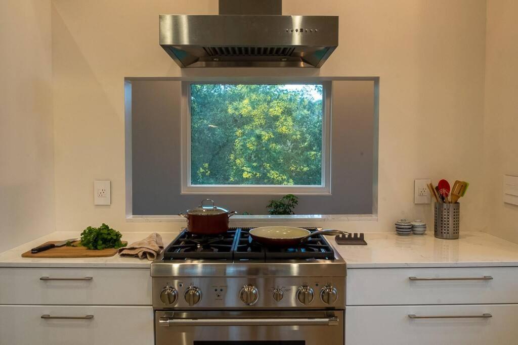 Modern Wine Country Home on 10 acres with vineyard