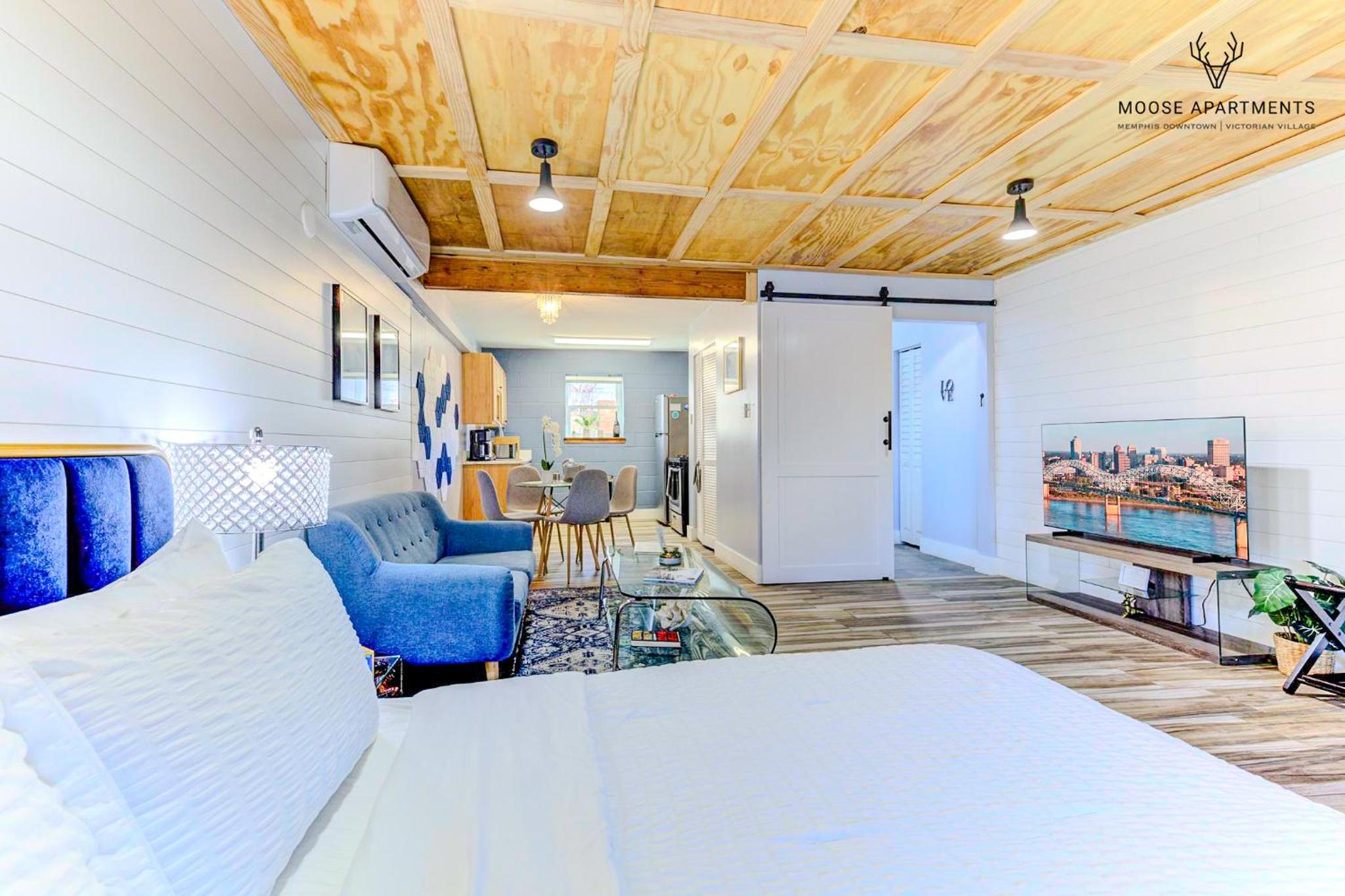 The Moose #3 - Modern Luxe Studio with Free Gated Parking & Wifi view 3