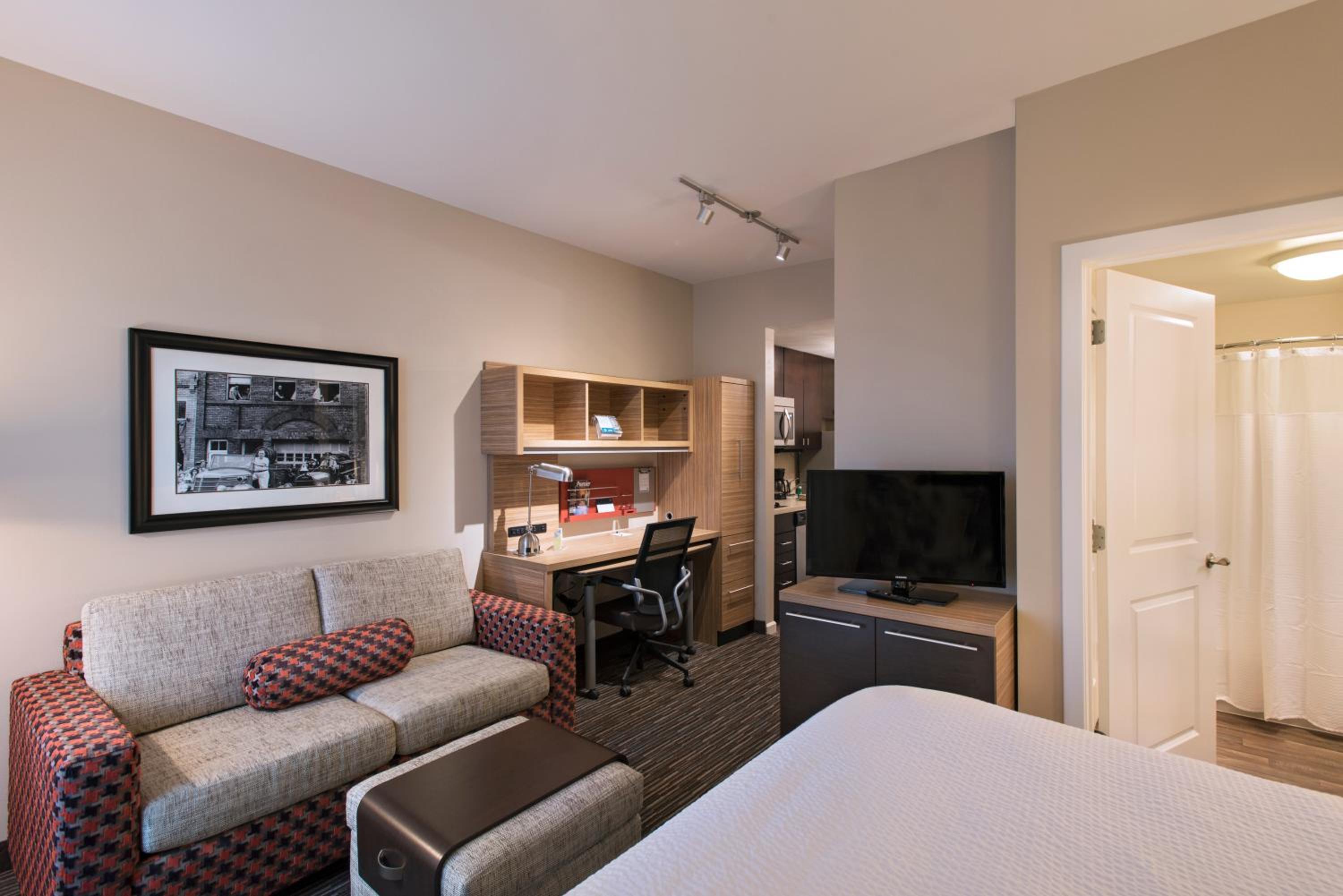 Des Moines Vacations - TownePlace Suites by Marriott Des Moines West/Jordan Creek - Property Image 2