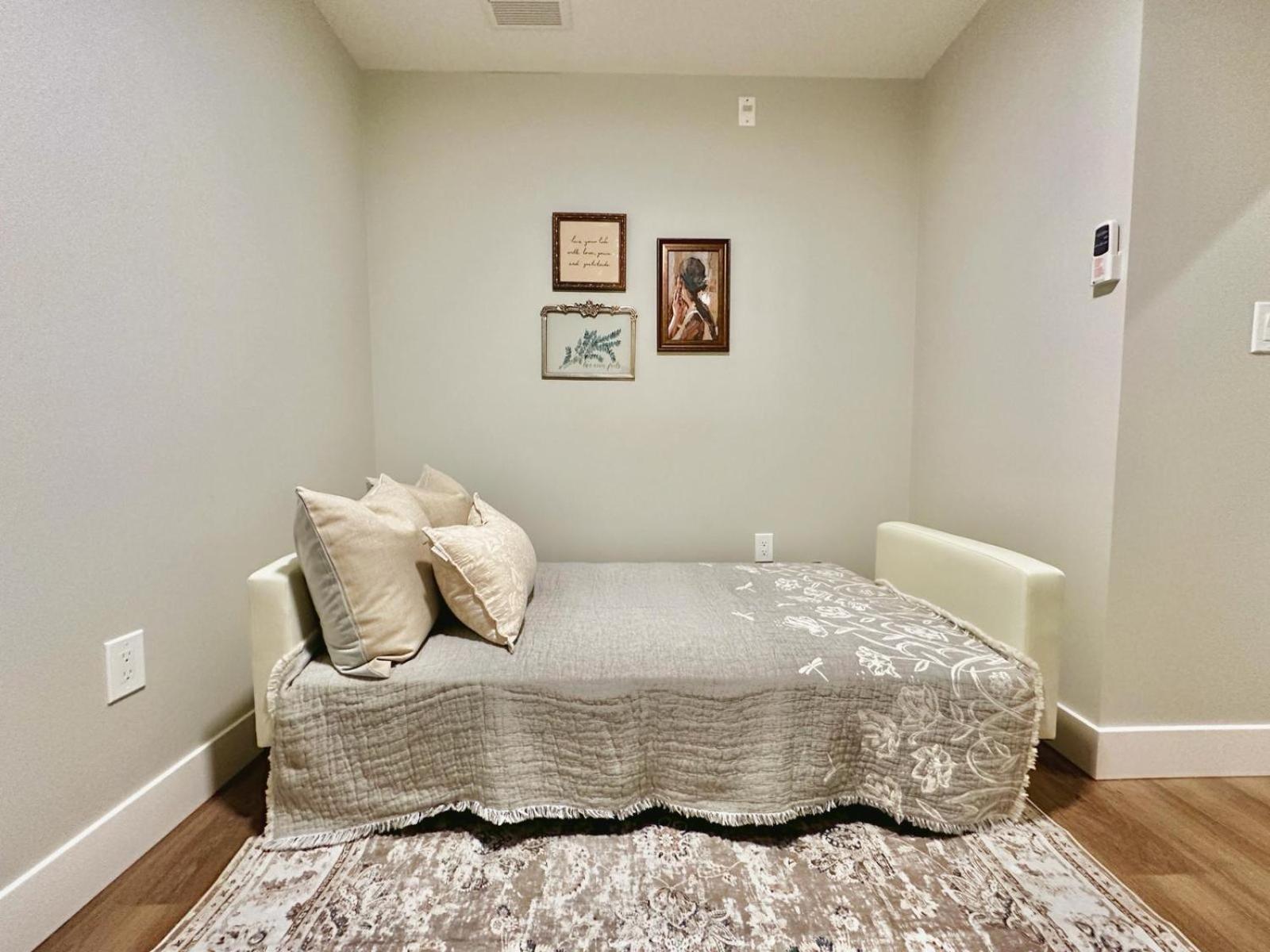 Dreamy Panoramic Lakeview 1 Bedroom plus Den - Image 3