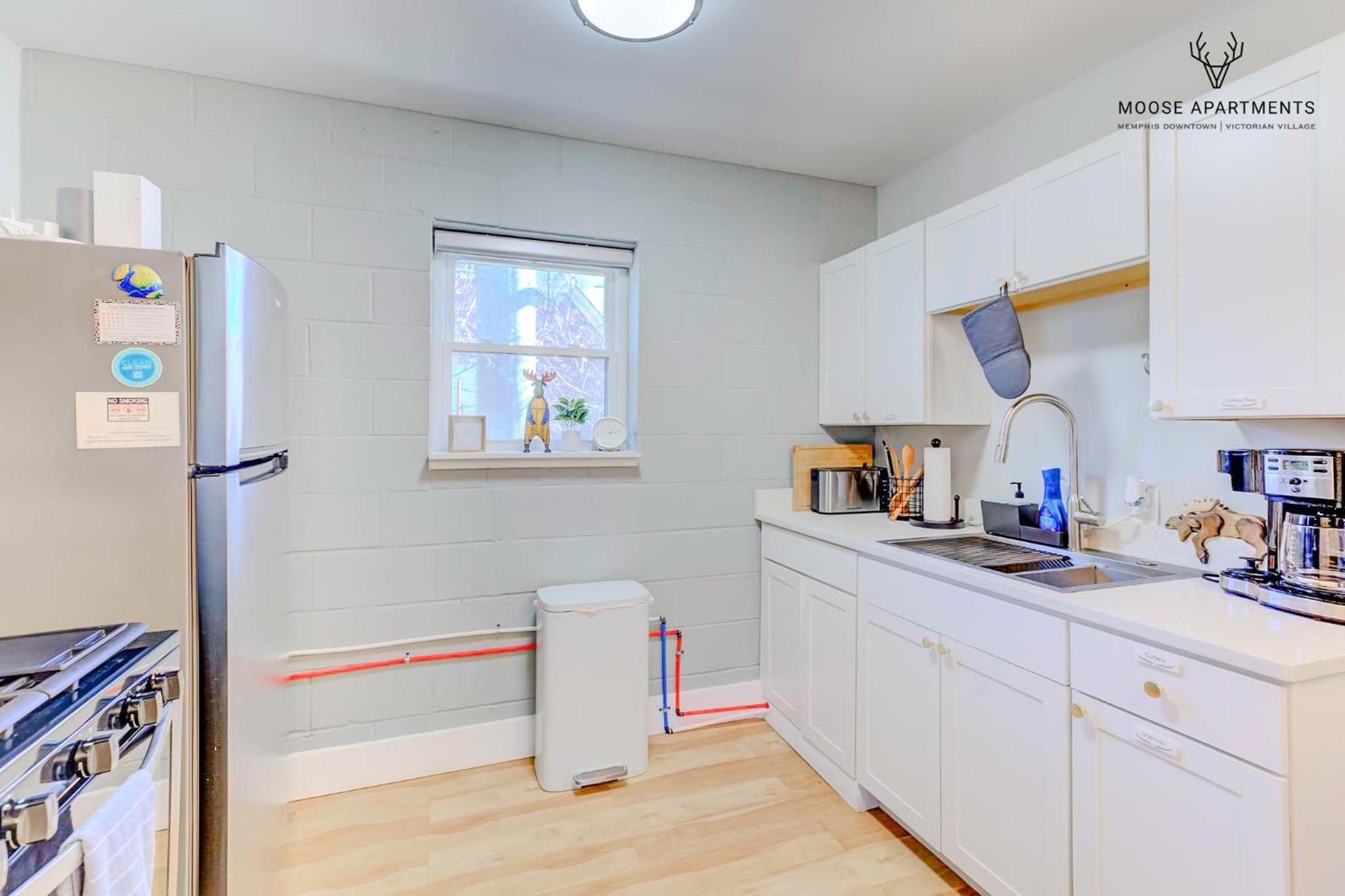 The Moose #8 - Modern Luxe Loft with King Bed & Free Parking & Wifi view 2