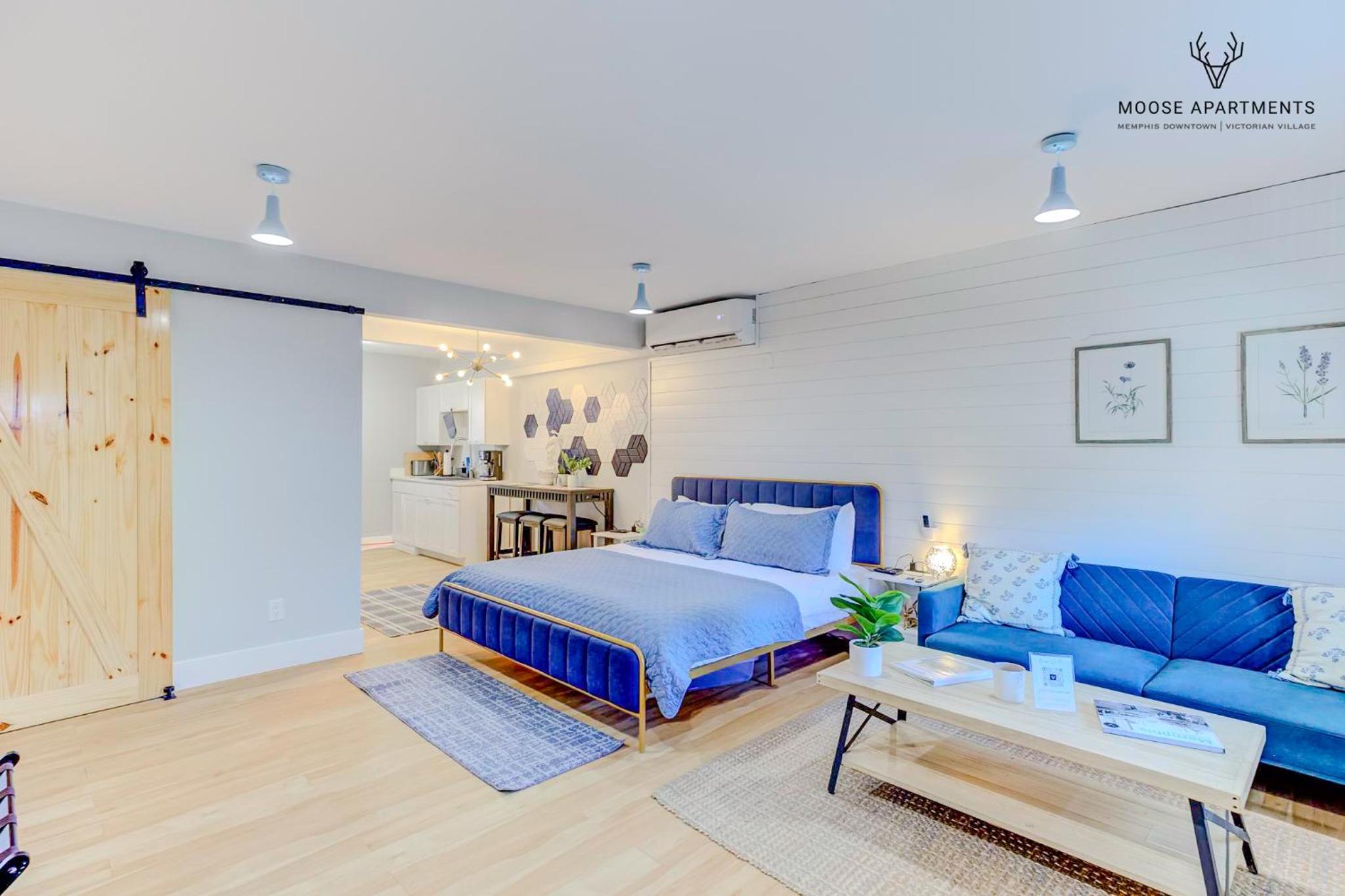 The Moose #8 - Modern Luxe Loft with King Bed & Free Parking & Wifi view 5