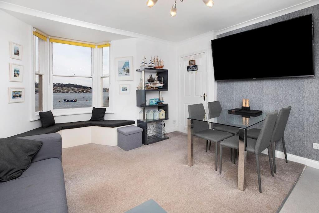 Beach Front Flat Shaldon with Parking view 3