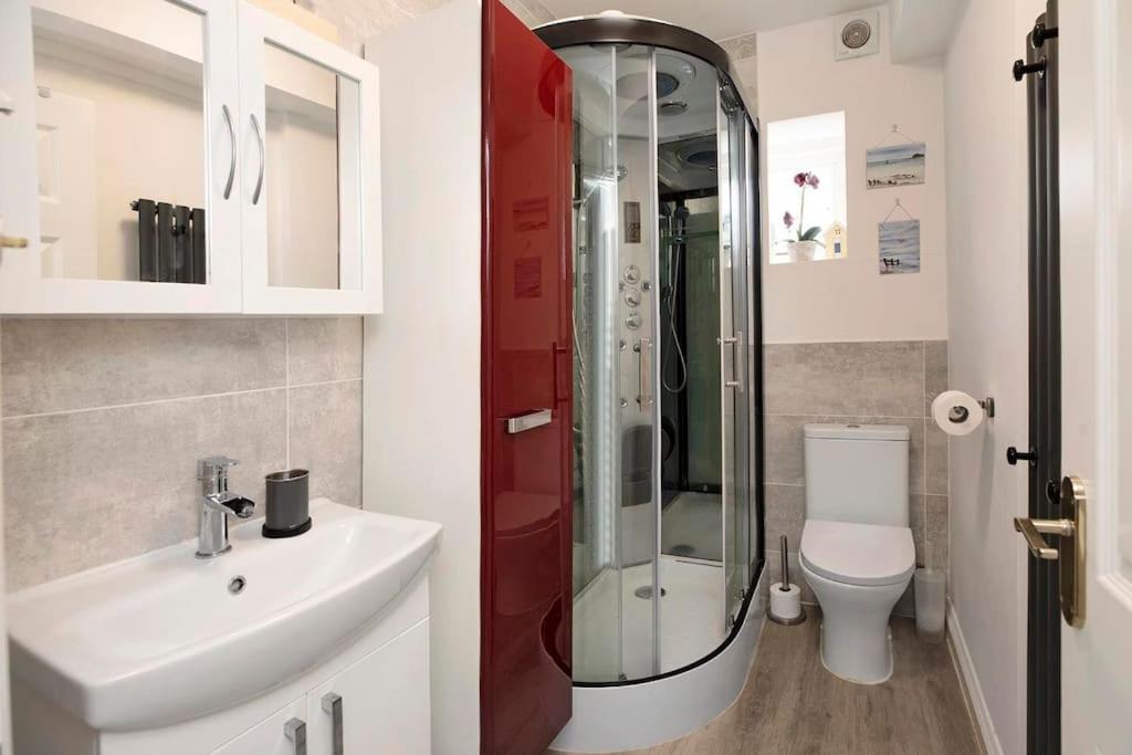 Beach Front Flat Shaldon with Parking view 4