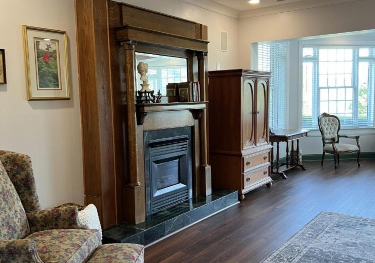 Whitestone Inn