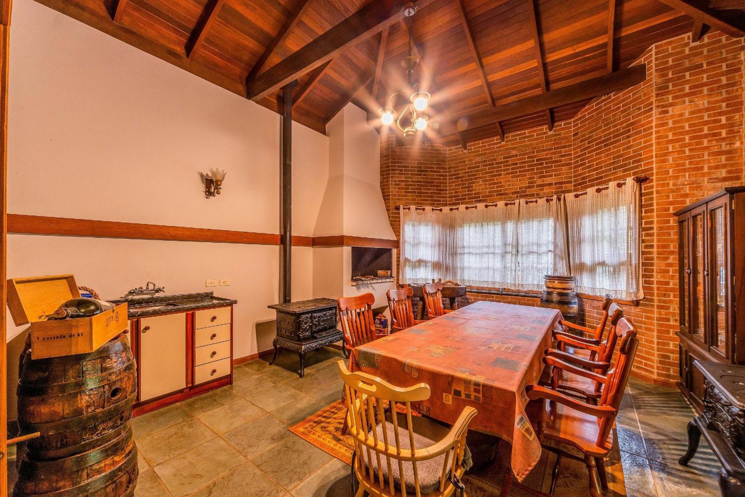 Bela casa estilo chalé em Canela RCF160