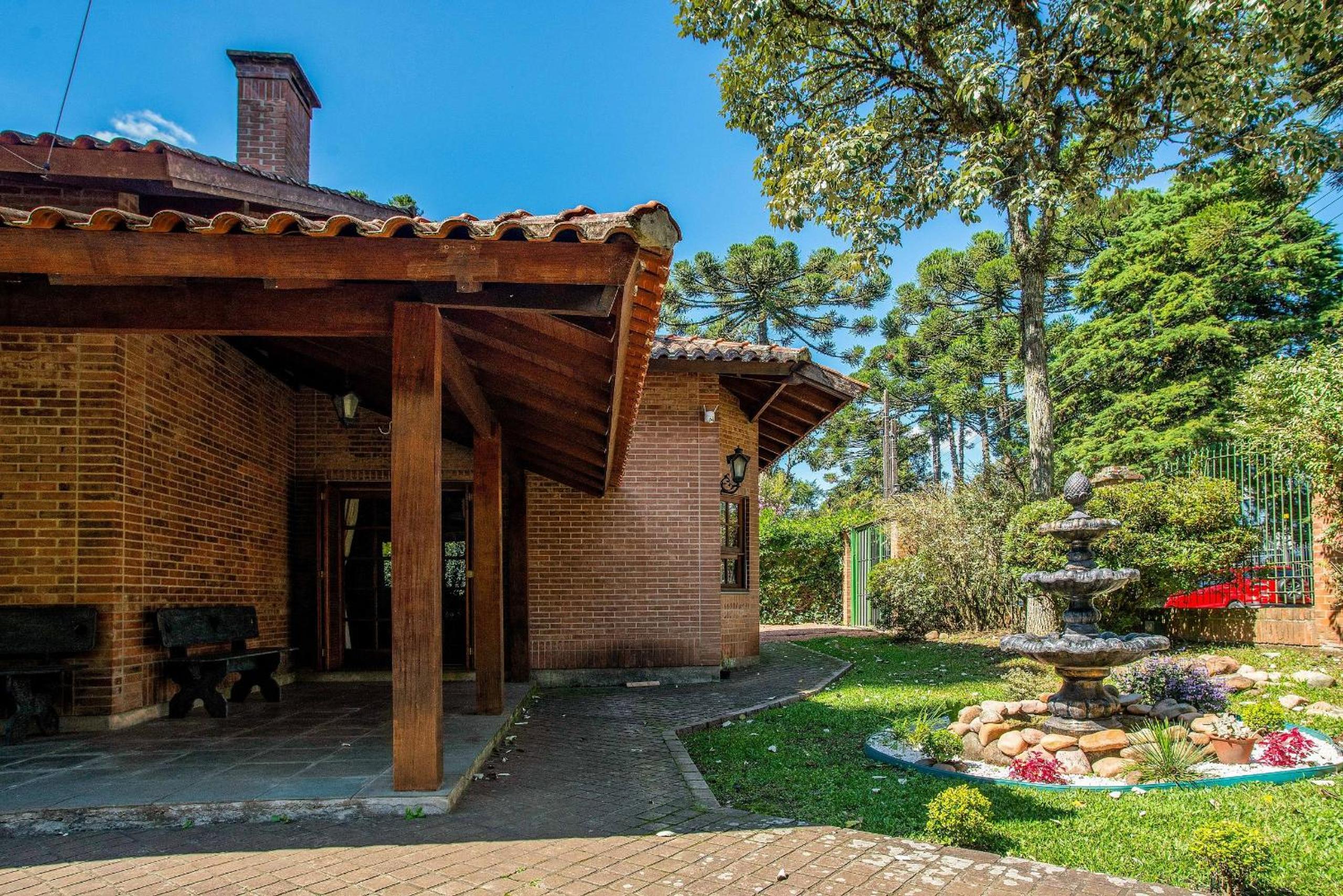 Bela casa estilo chalé em Canela RCF160