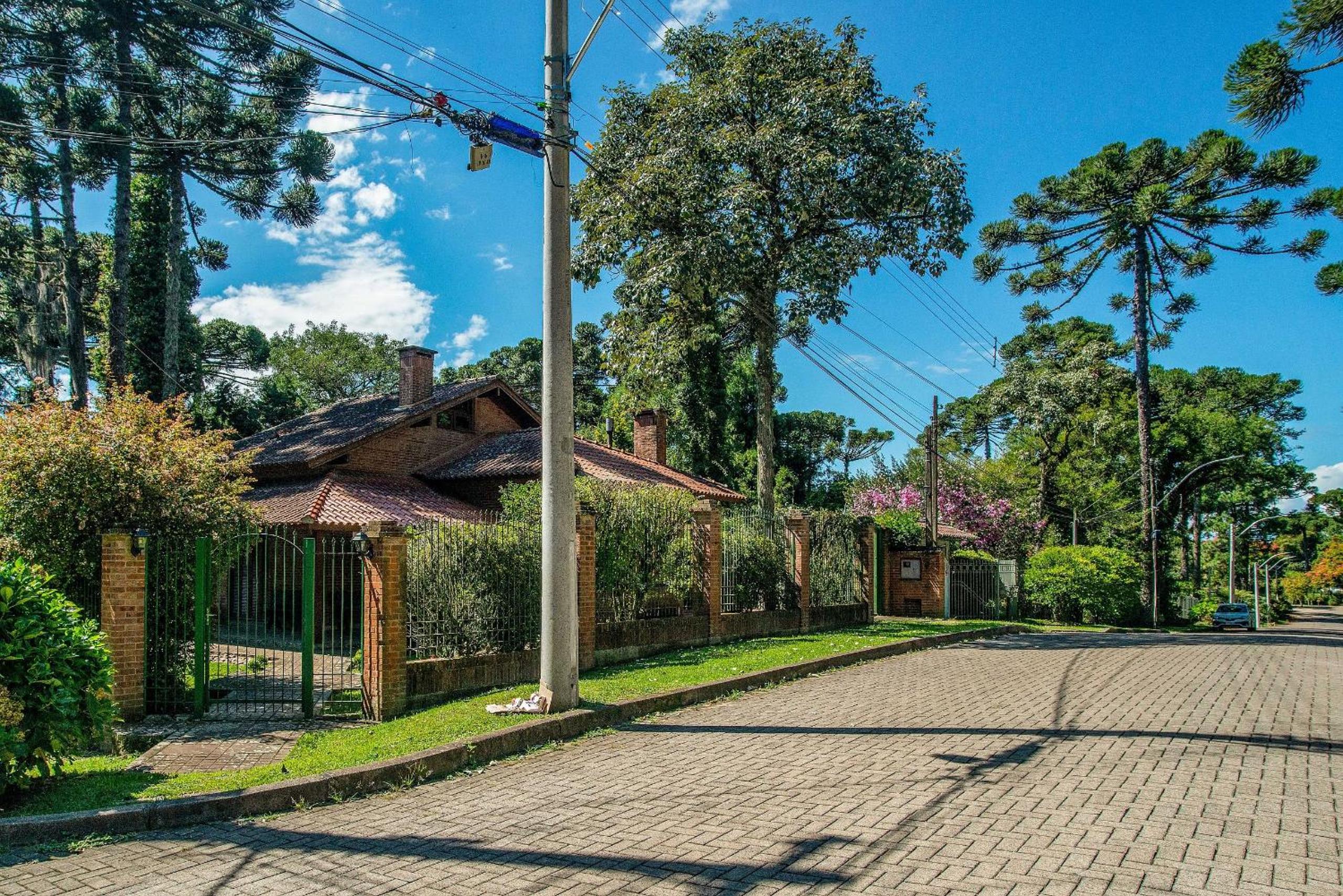 Bela casa estilo chalé em Canela RCF160