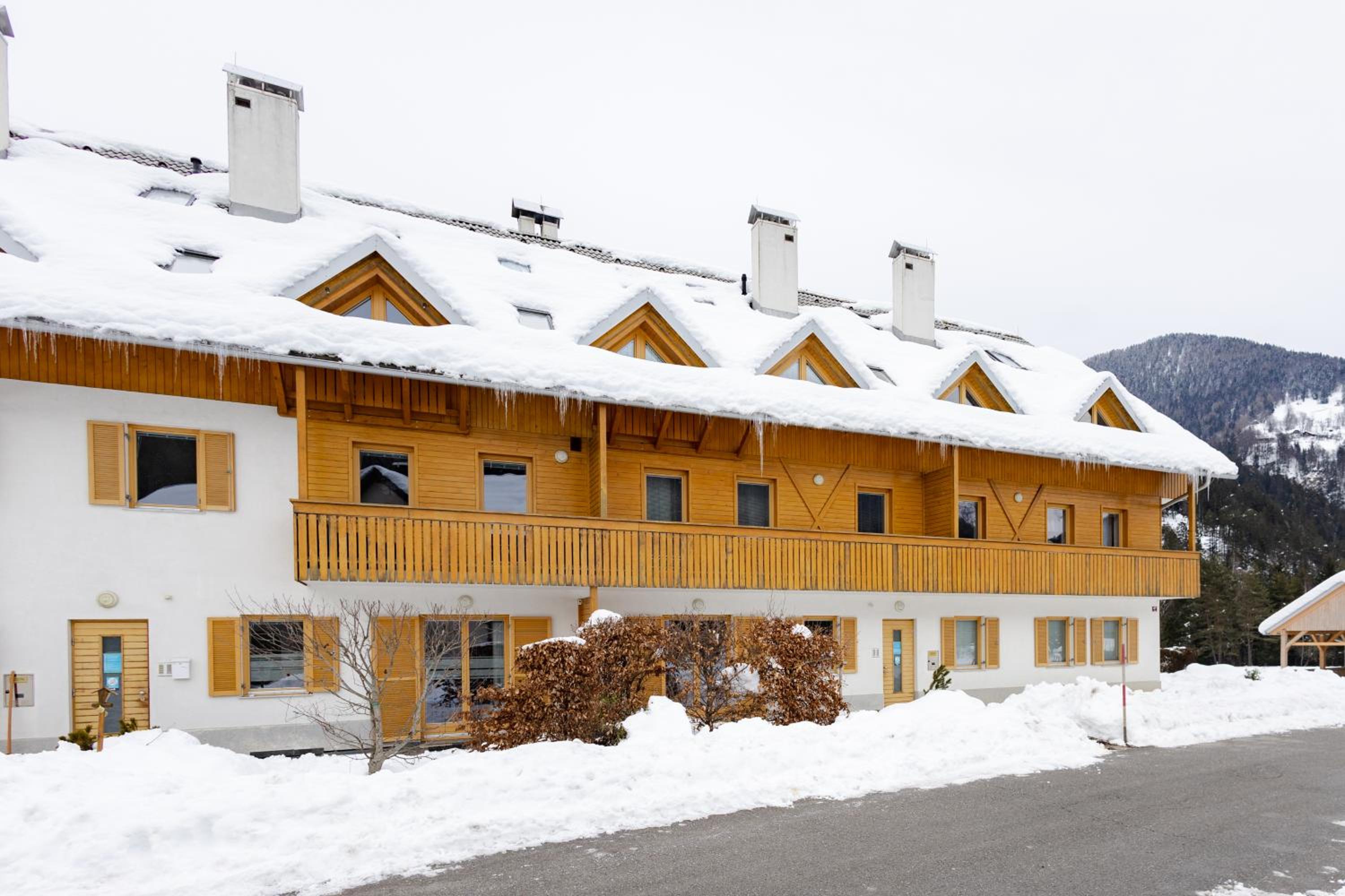 Waterfall Apartment - Cozy Mountain Retreat view 4