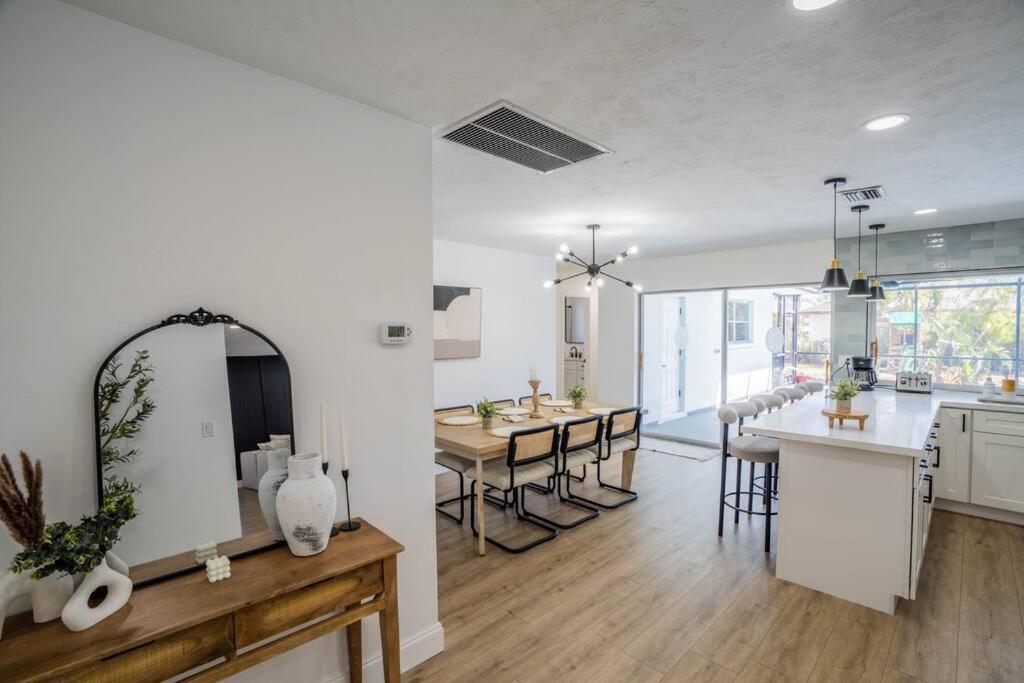 Heated Pool Villa/3 beds/Beach/Downtown/Game Room view 4