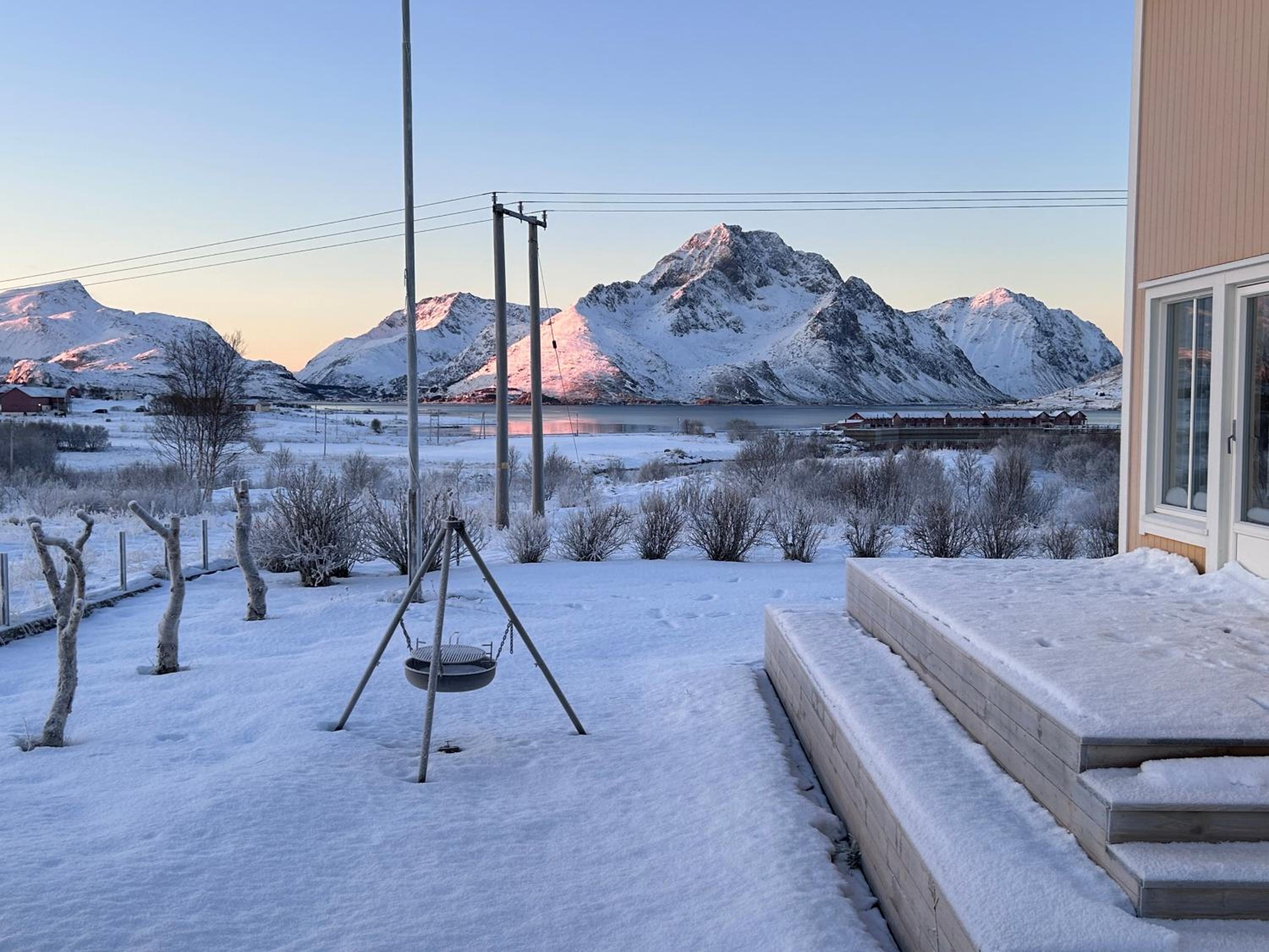 PederStua, a classic fisherman's farm house in the middle of Lofoten view 5
