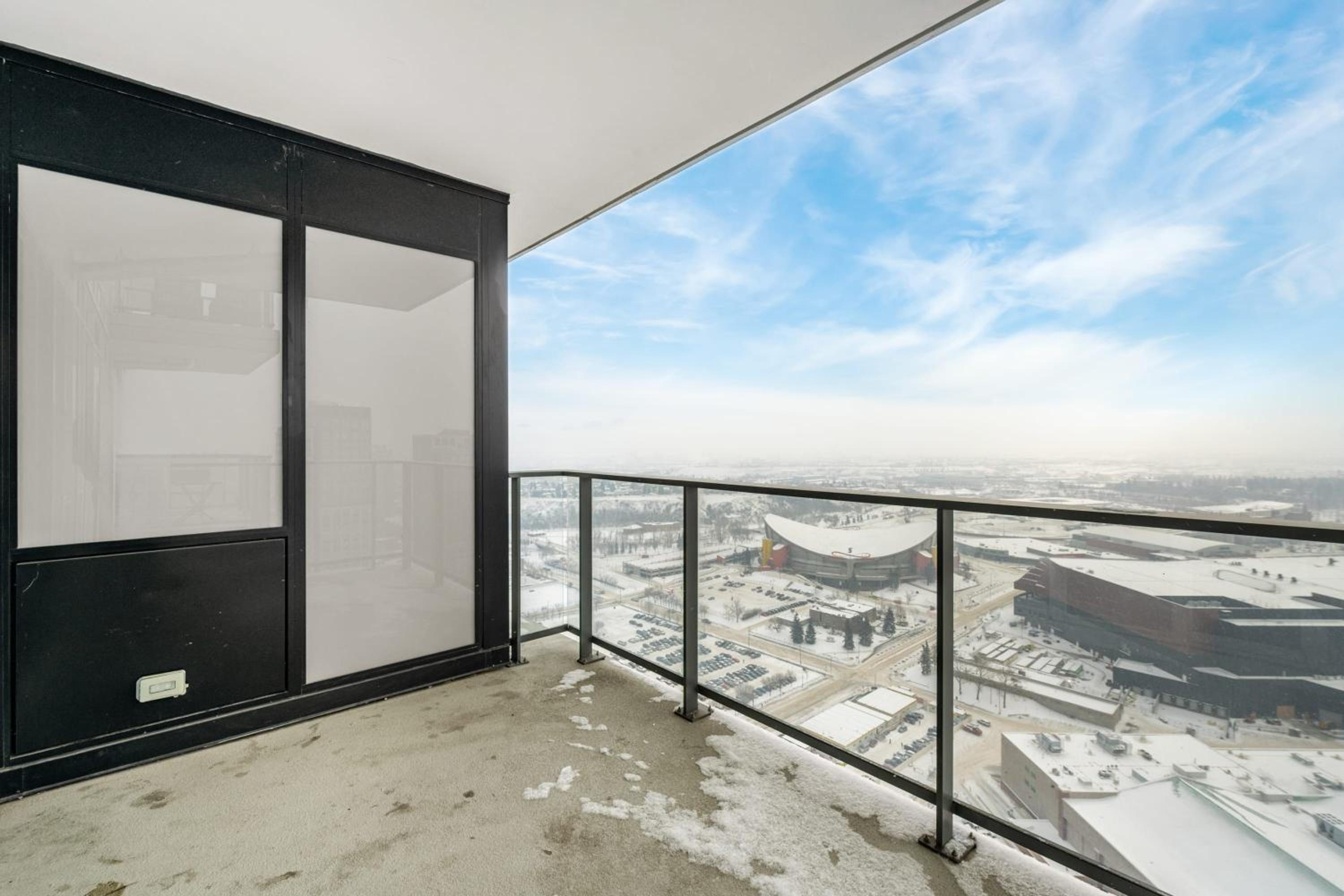 PRIME Downtown 34th FL - Near Stampede, Casino, Bars! FREE Banff Pass, Parking, Wine!