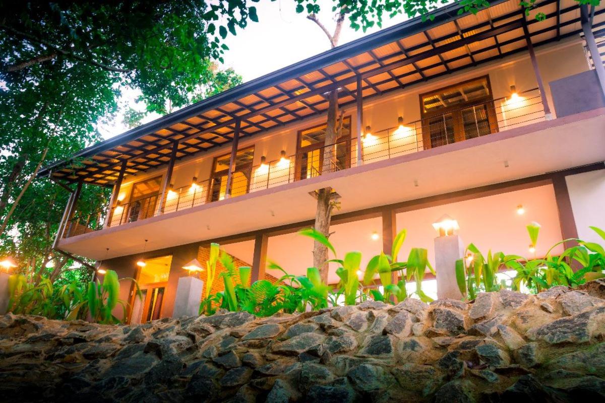 Hotel Roshara Nalla - Image 1