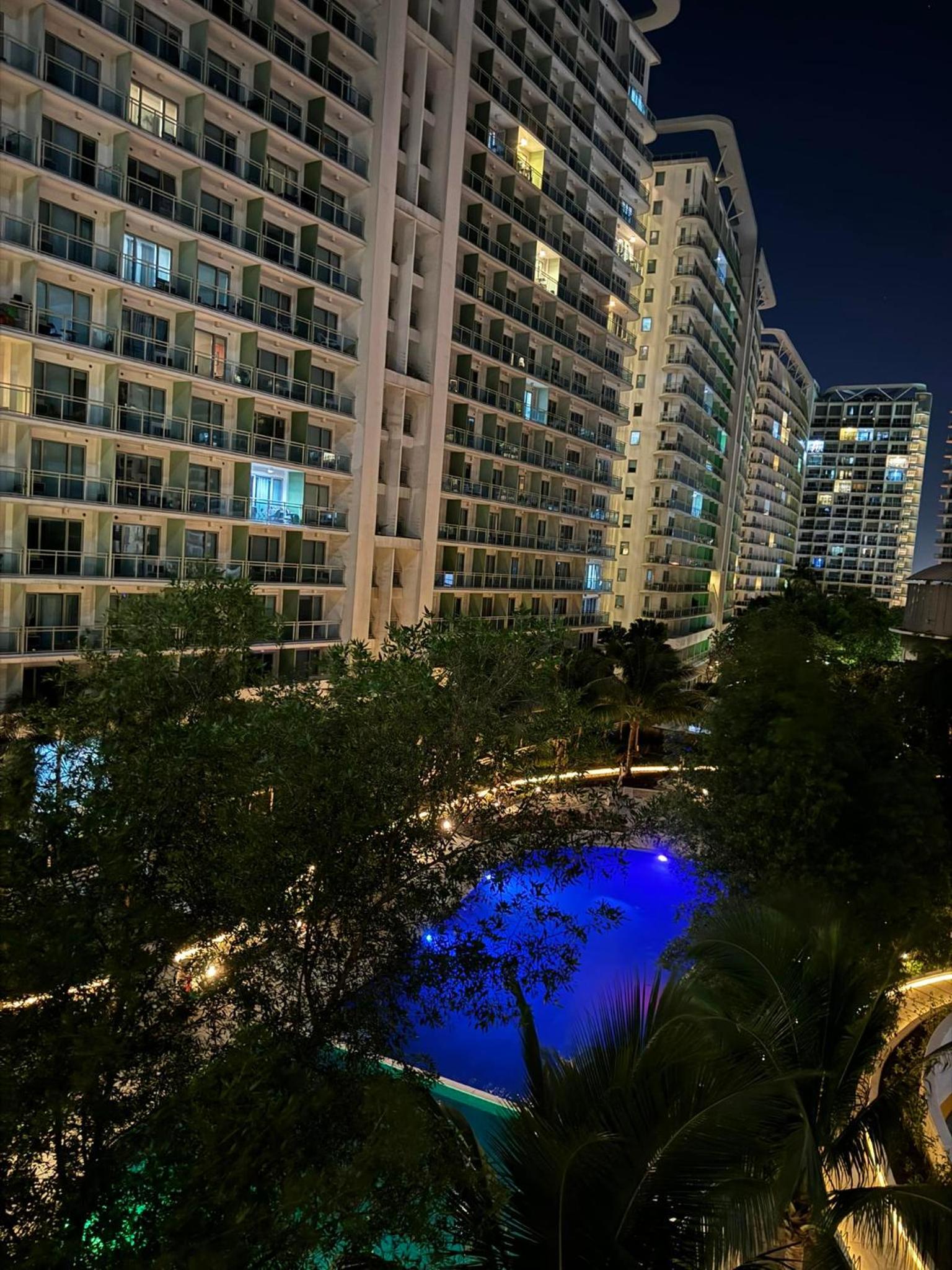 Happy Staycation in Azure Urban Resort Spacious Family Room near SM Bicutan and Manila Airport view 5