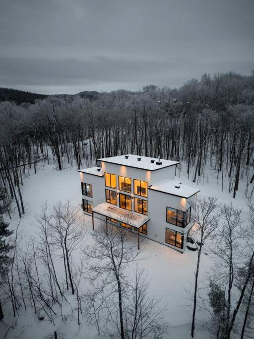 Chalet Peak Tremblant: Your Mountain Escape.
