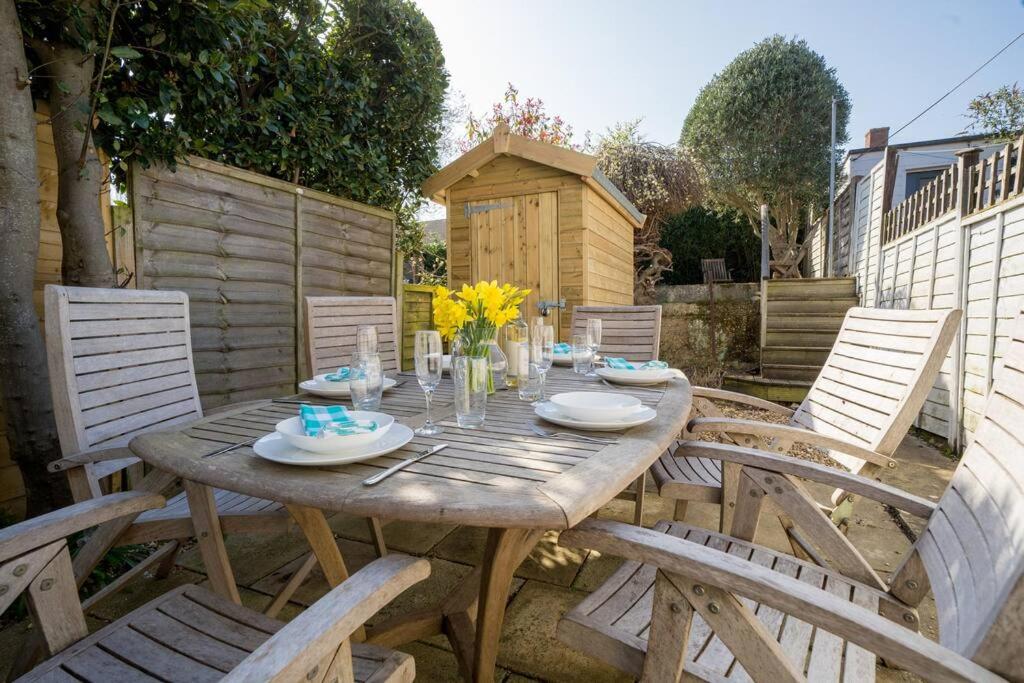 Regatta Cottage