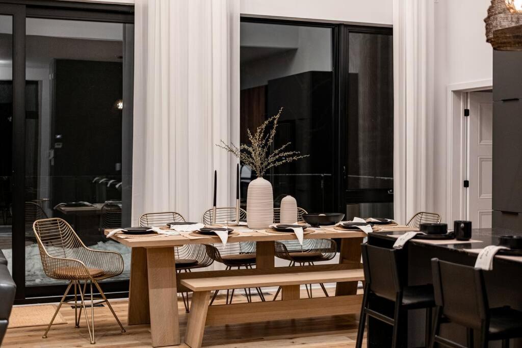 Chalet Peak Tremblant: Your Mountain Escape.