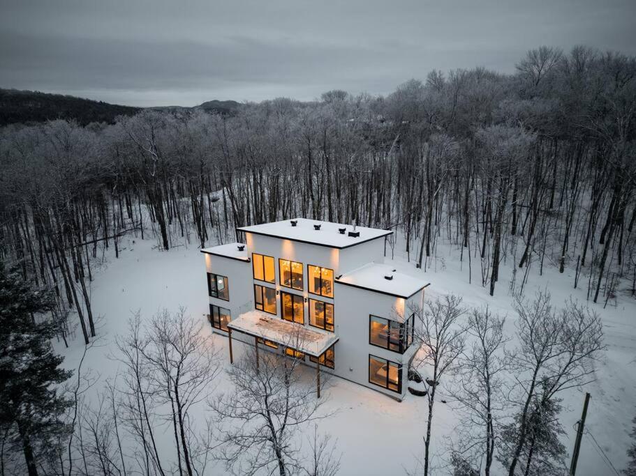 Chalet Peak Tremblant: Your Mountain Escape.
