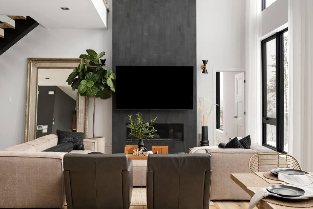 Chalet Peak Tremblant: Your Mountain Escape.