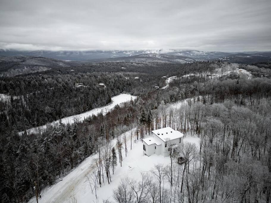 Chalet Peak Tremblant: Your Mountain Escape.