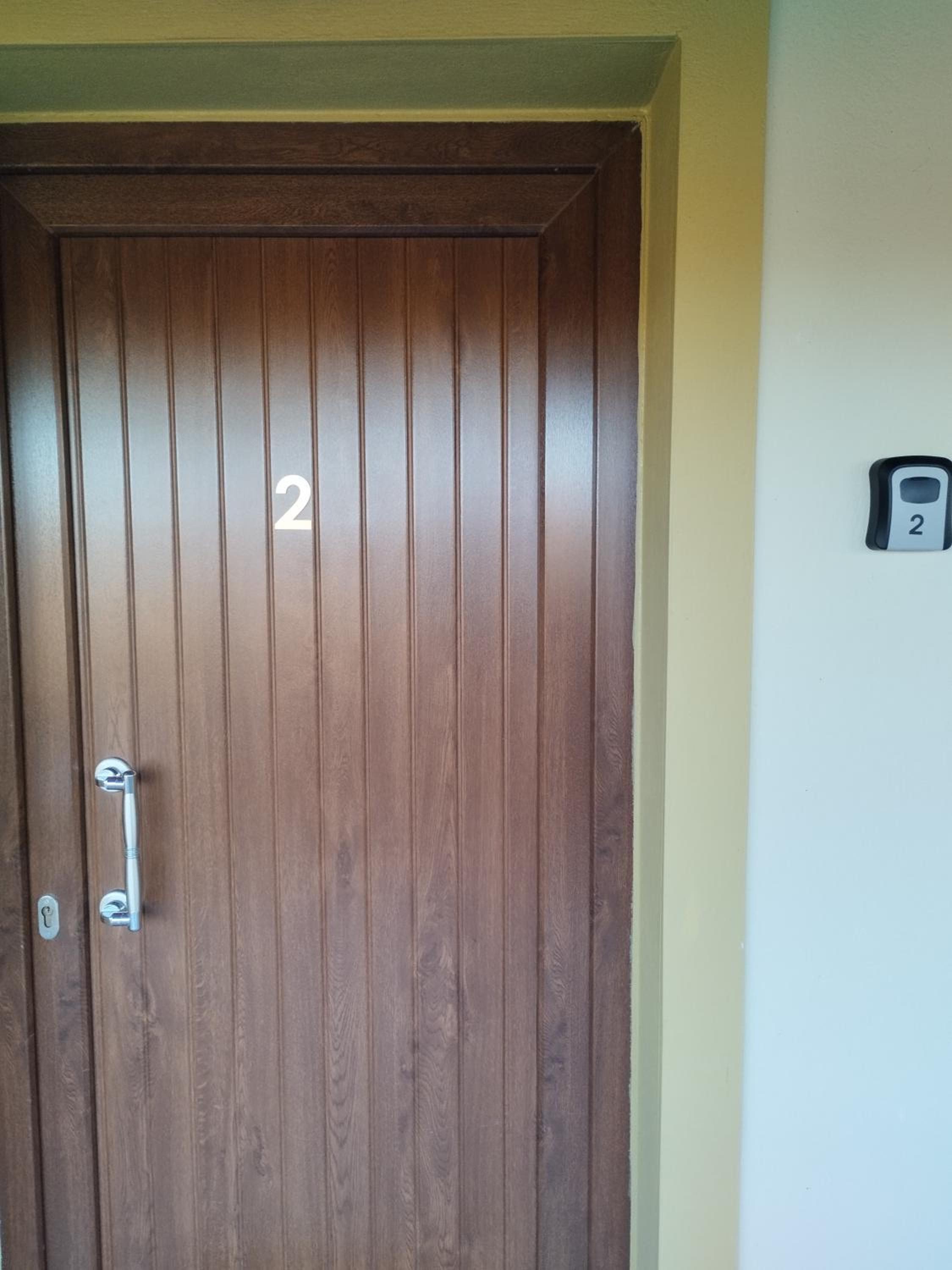 hostel lake plastira