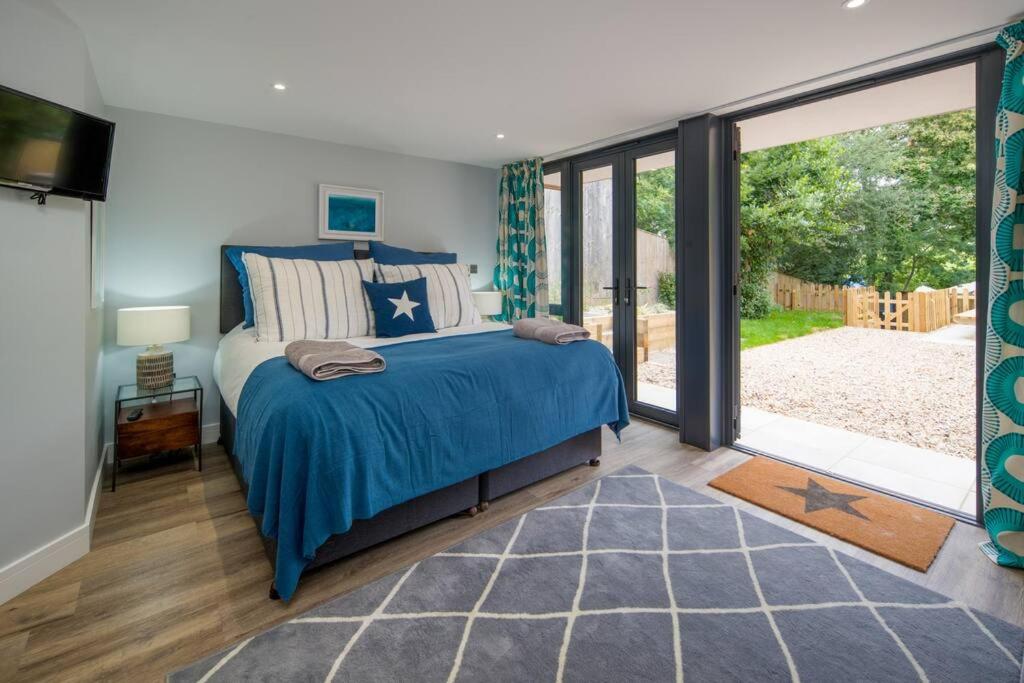 Rotherwood, Gurnard Seafront view 4