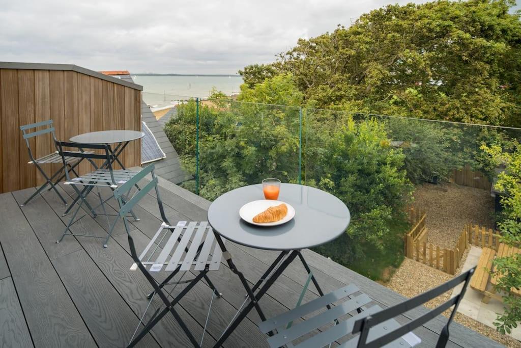Rotherwood, Gurnard Seafront view 5