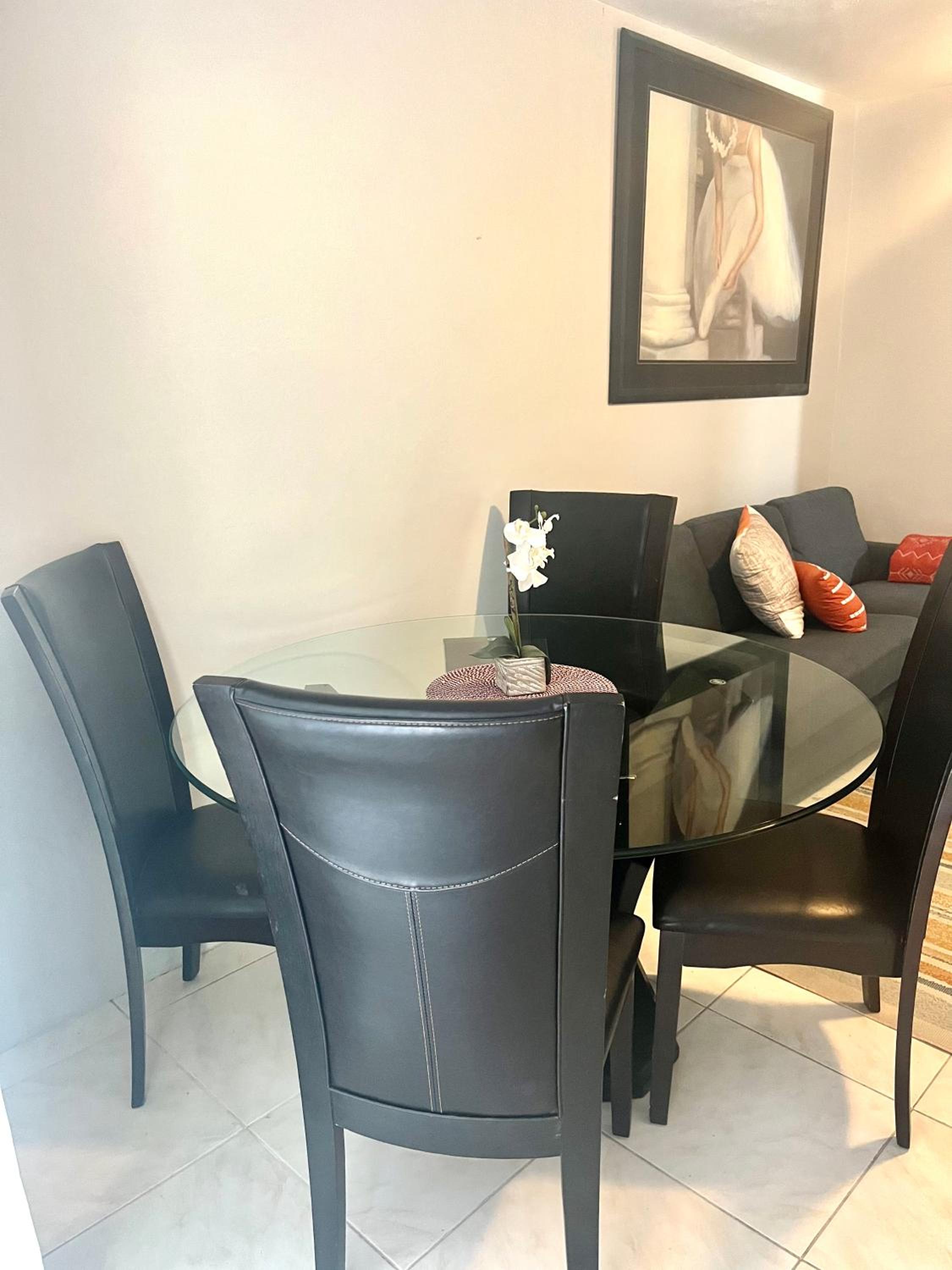 Andeve's quiet, private room with fully equipped shared space !home away from home view 3