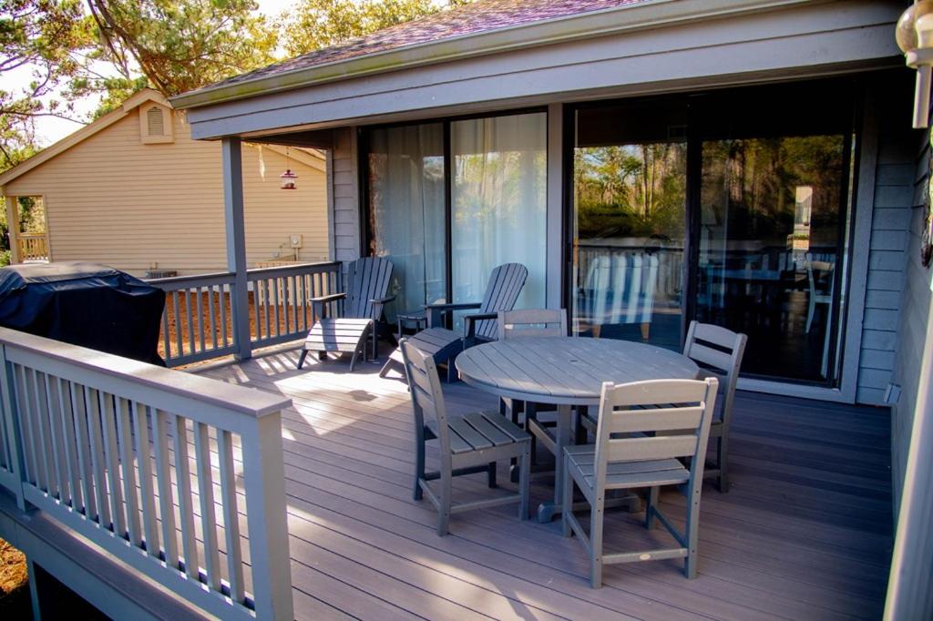 2 BR Lakeviews new furniture King 2 Twins Fold Out Bikes & Beach Gear included