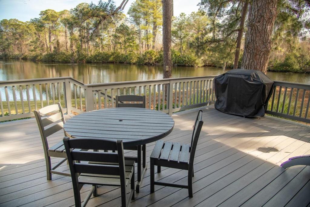 2 BR Lakeviews new furniture King 2 Twins Fold Out Bikes & Beach Gear included