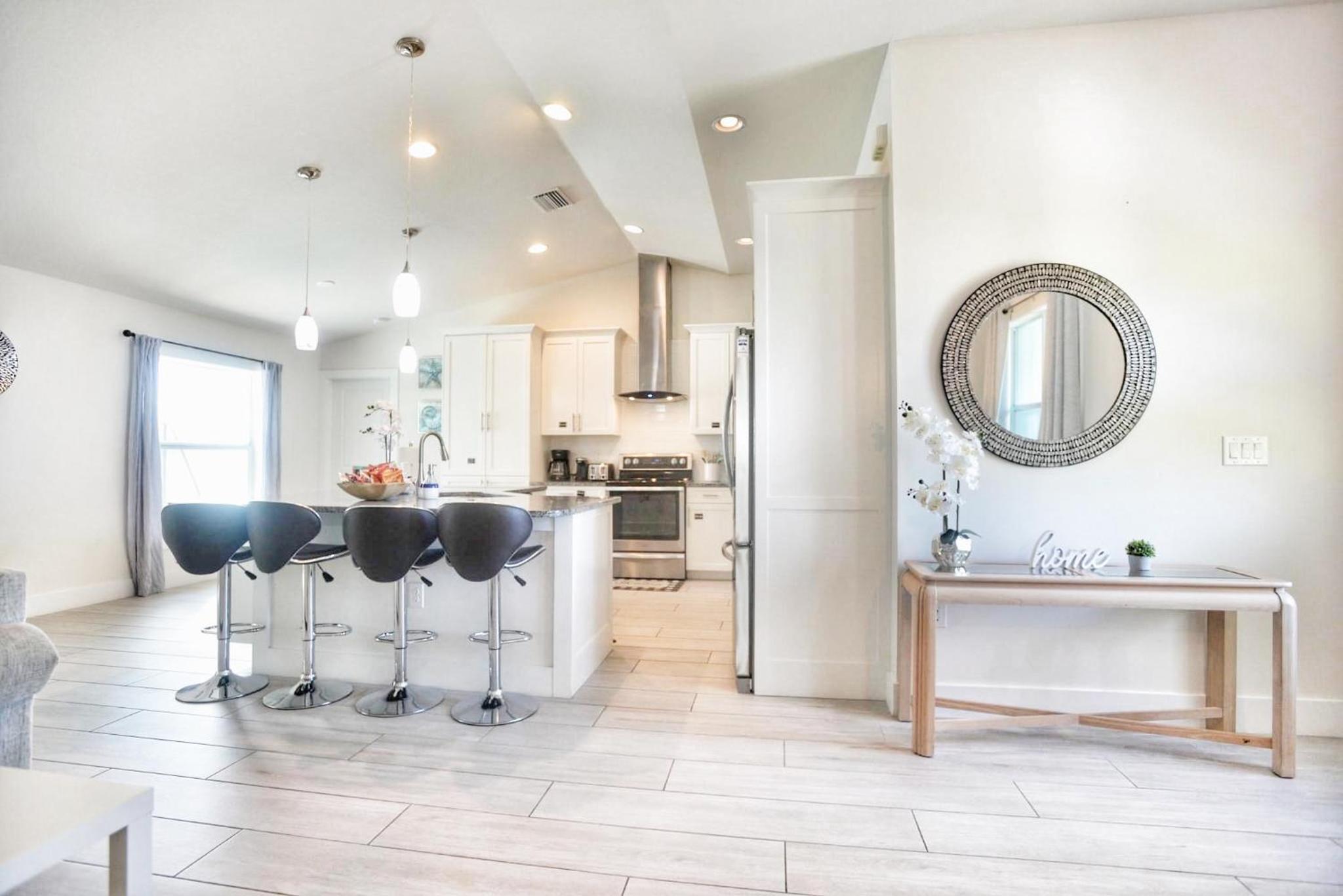 Waterfront Retreat, Heated Pool, Fishing