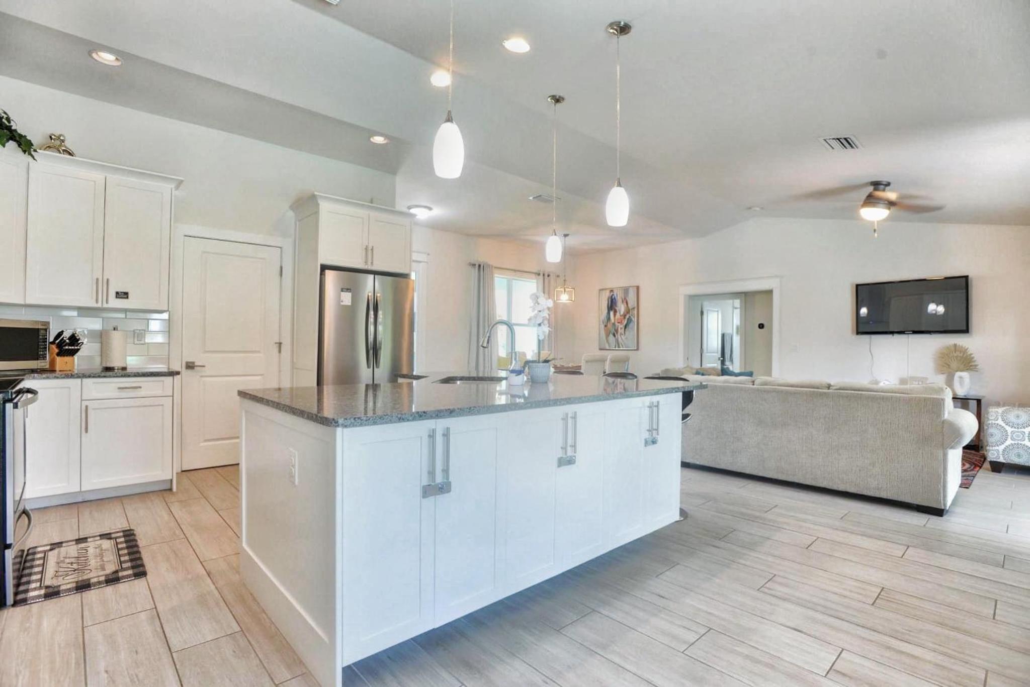 Waterfront Retreat, Heated Pool, Fishing