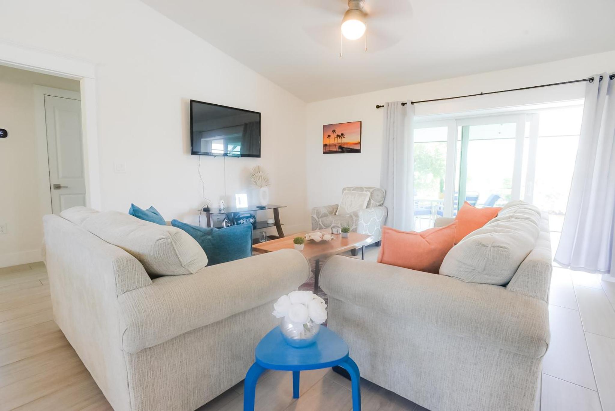 Waterfront Retreat, Heated Pool, Fishing