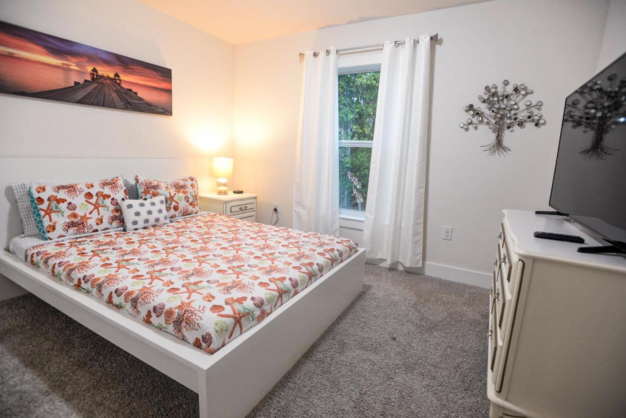 Waterfront Retreat, Heated Pool, Fishing