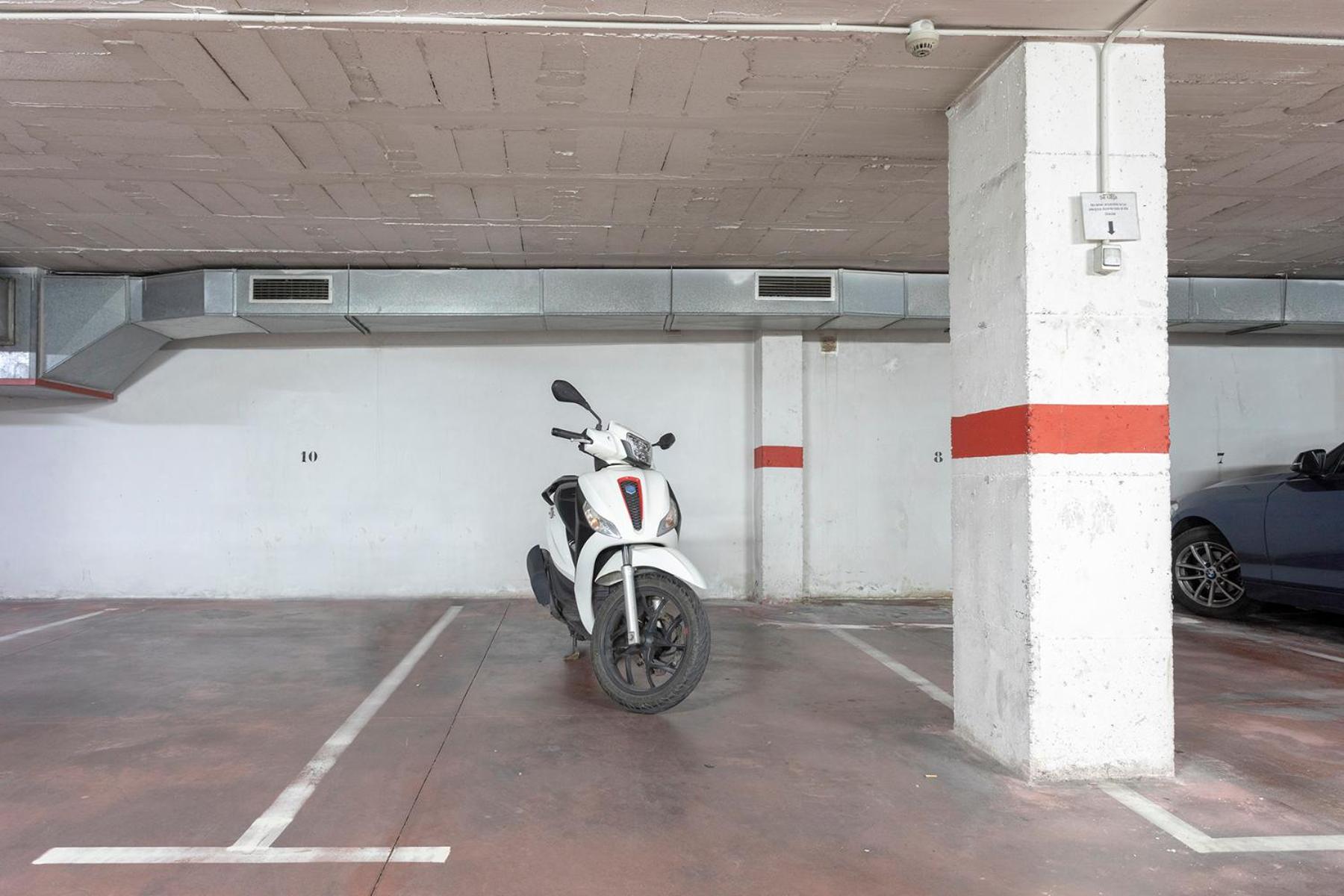 Balcón y Parking Carretería 77