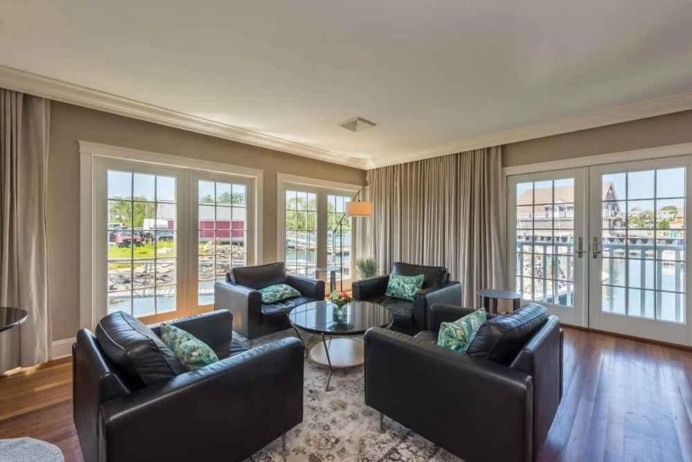 Breakwater Inn