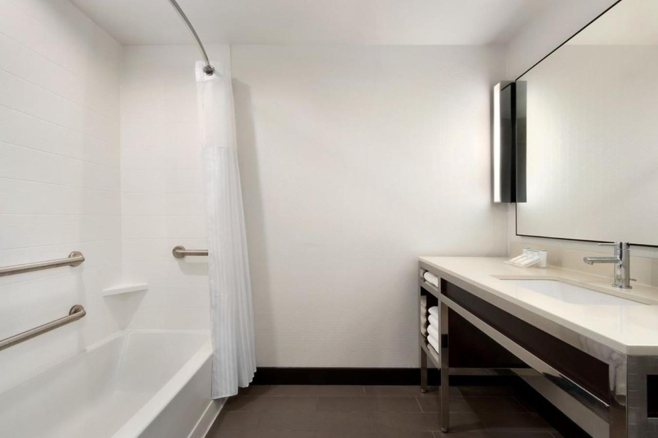 Medford Vacations - Hilton Garden Inn Medford - Property Image 18