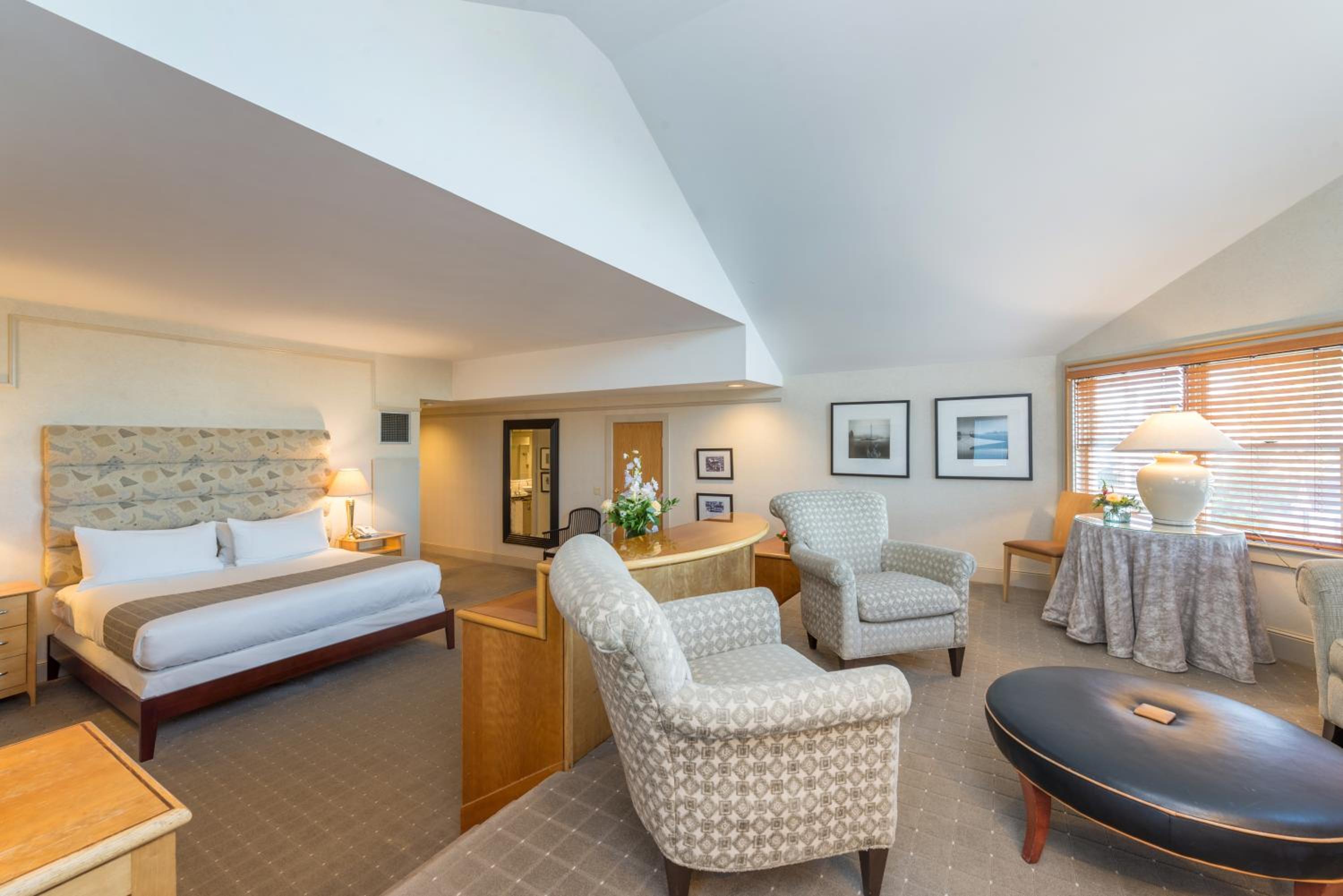 Breakwater Inn