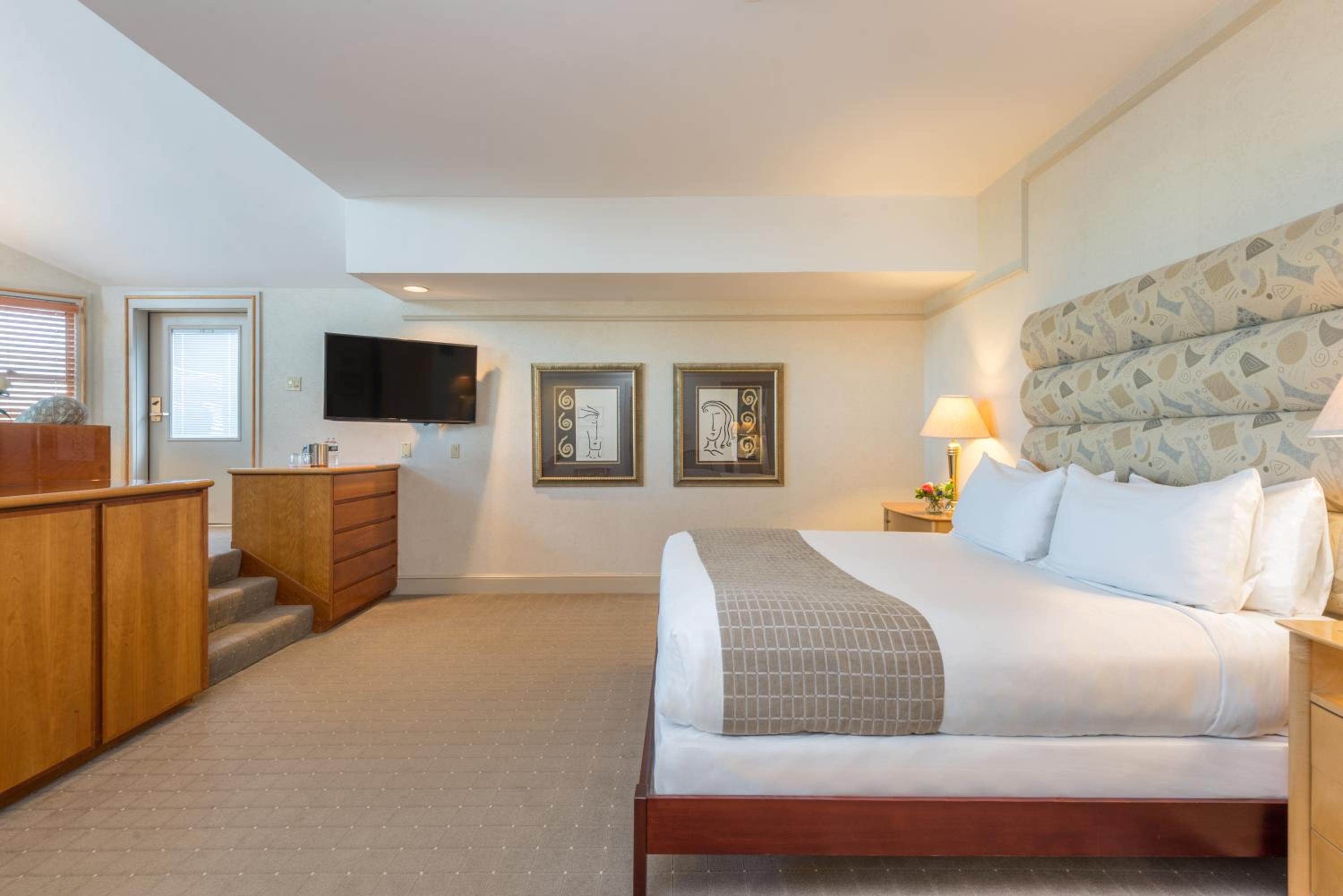 Breakwater Inn