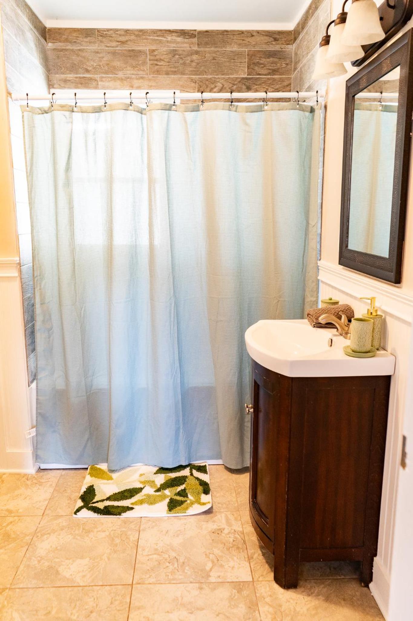 Knoxville Vacations - Charming 2 Bedroom Home with Deck: Retreat in Prime Location - Property Image 11