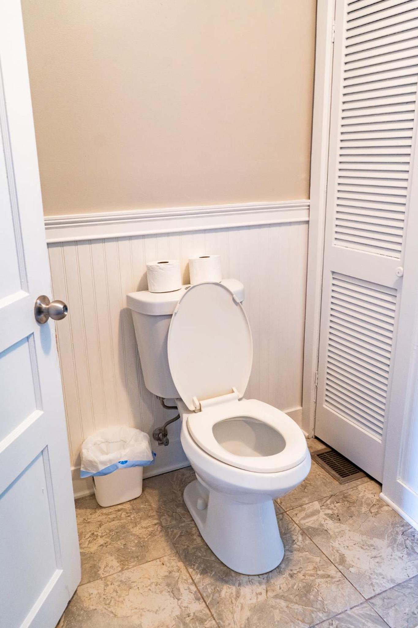 Knoxville Vacations - Charming 2 Bedroom Home with Deck: Retreat in Prime Location - Property Image 12