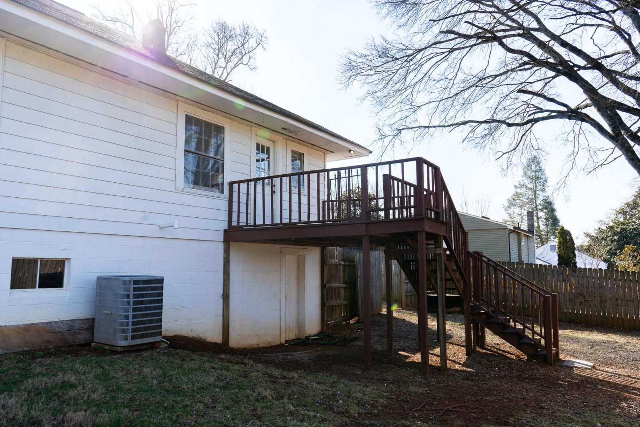 Knoxville Vacations - Charming 2 Bedroom Home with Deck: Retreat in Prime Location - Property Image 13
