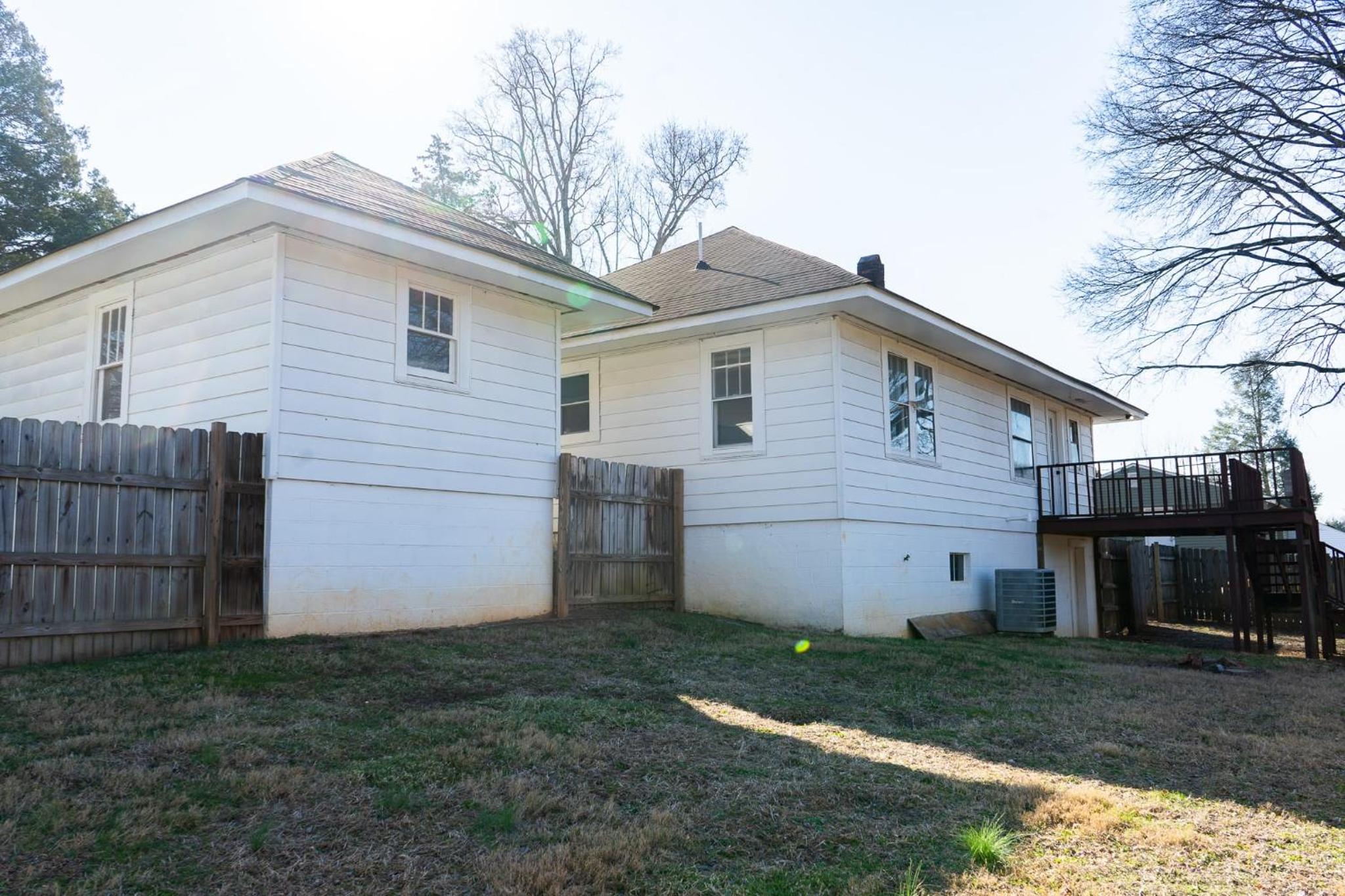 Knoxville Vacations - Charming 2 Bedroom Home with Deck: Retreat in Prime Location - Property Image 14