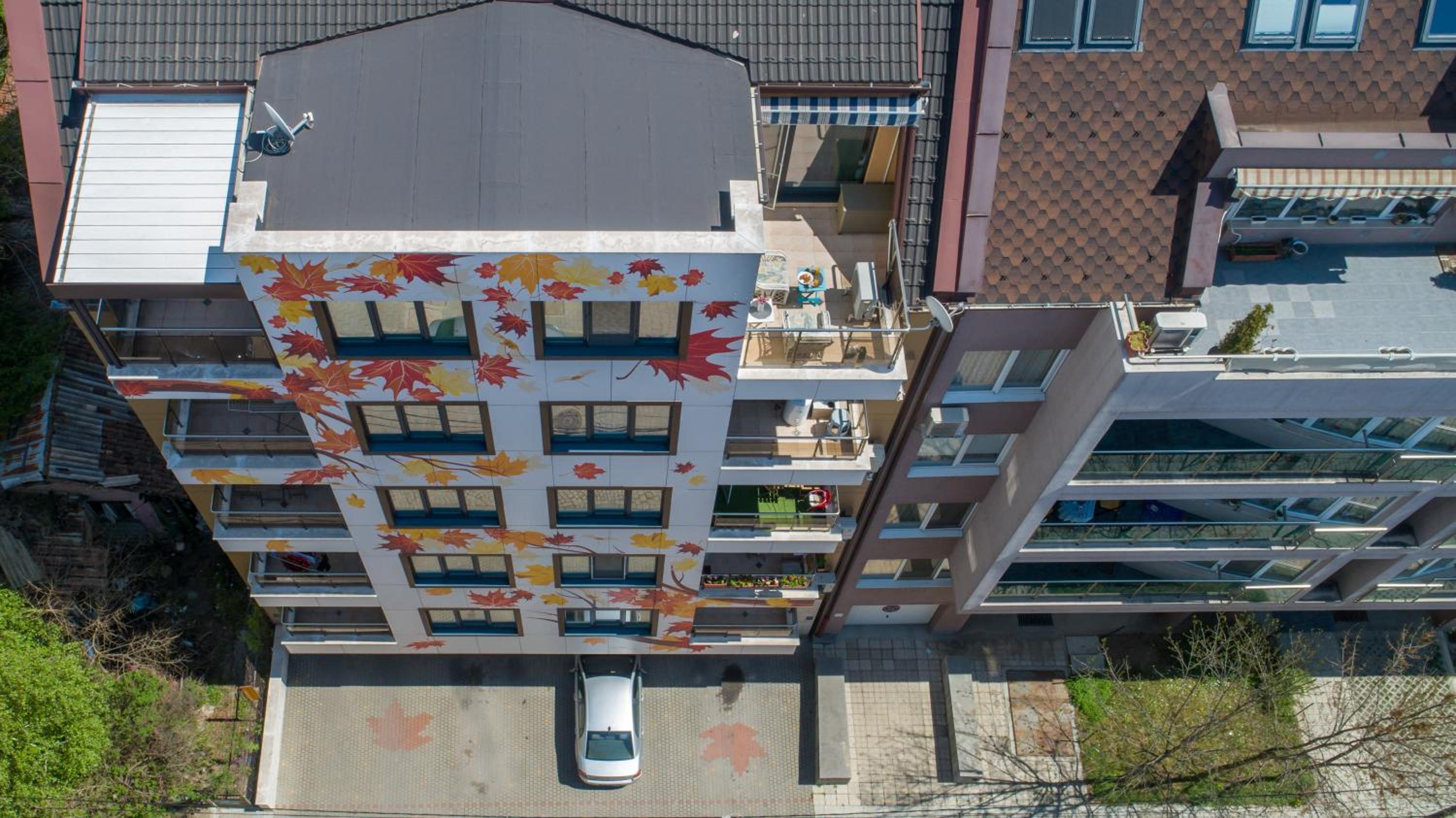 Colorful studio with balcony - Free Parking