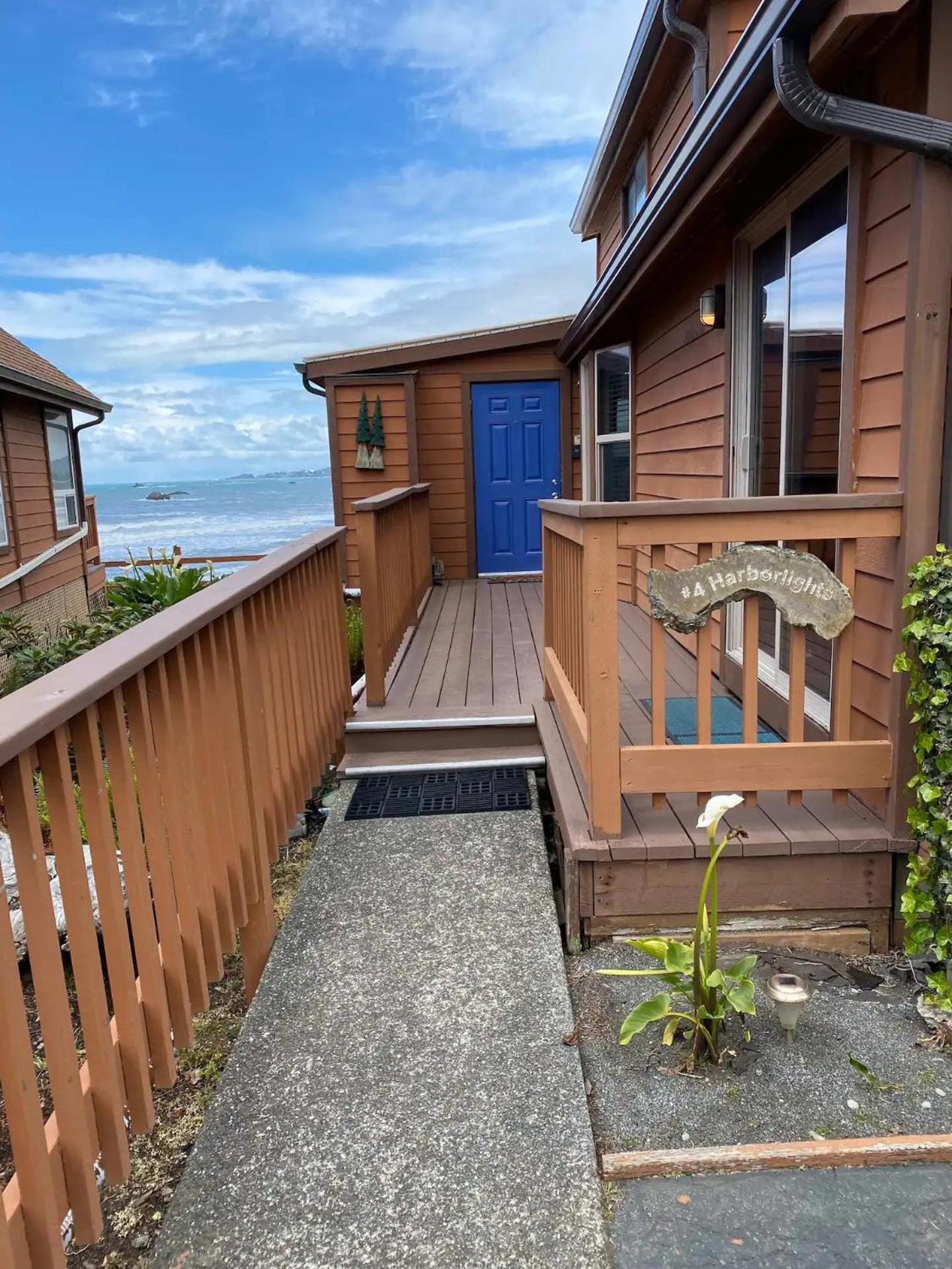 Hotel Oceanfront Cabin 4 With Jacuzzi & Stunning Views - Image 1