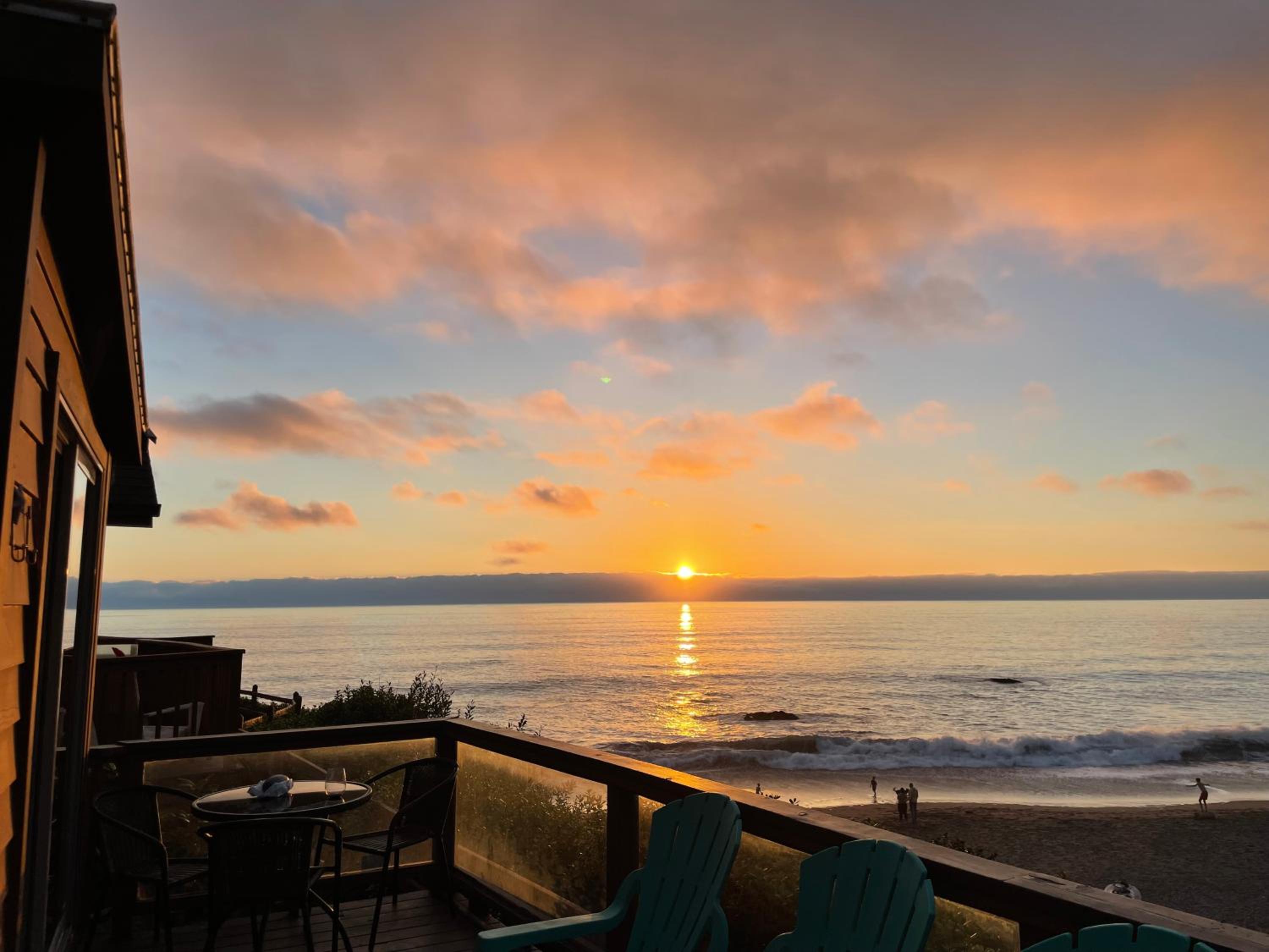 Oceanfront Cabin 4 with Jacuzzi & Stunning Views view 5