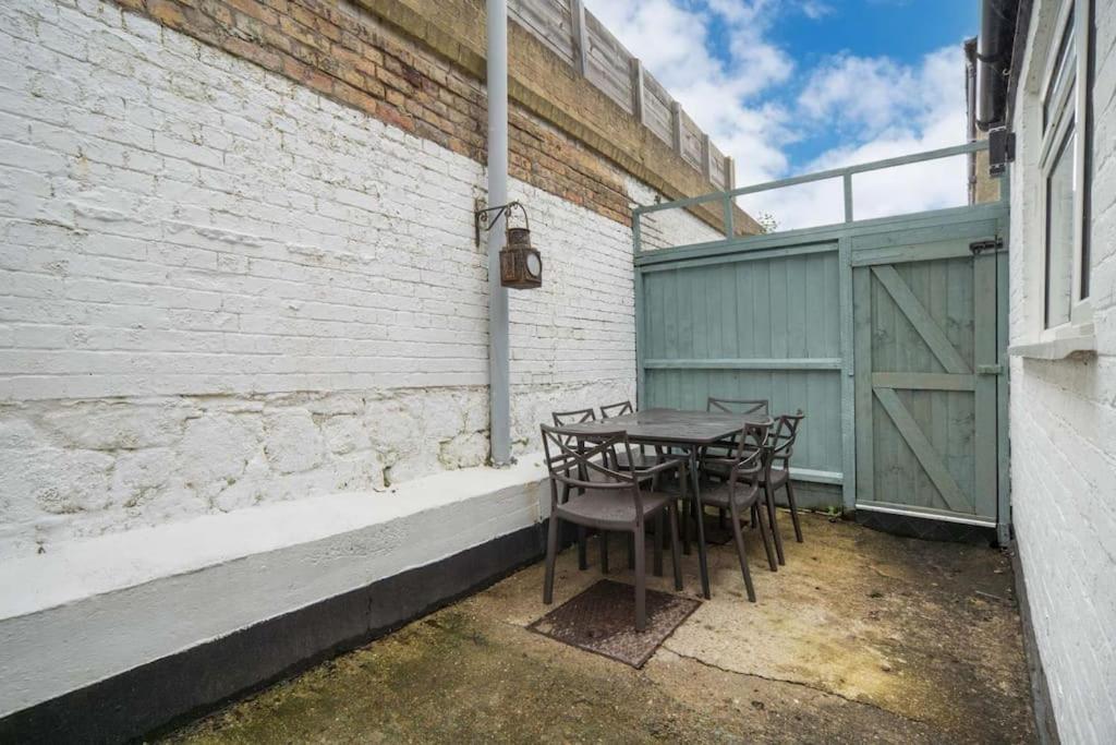 Wheatsheaf House, Cowes view 5