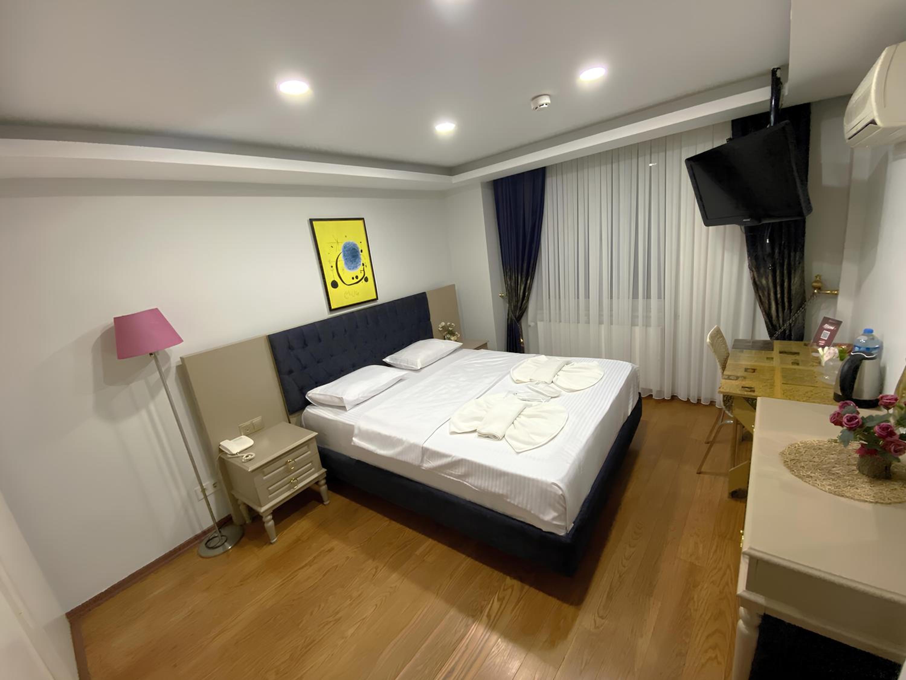 Hotel Next2 becomes Next2 Otel. - Image 44